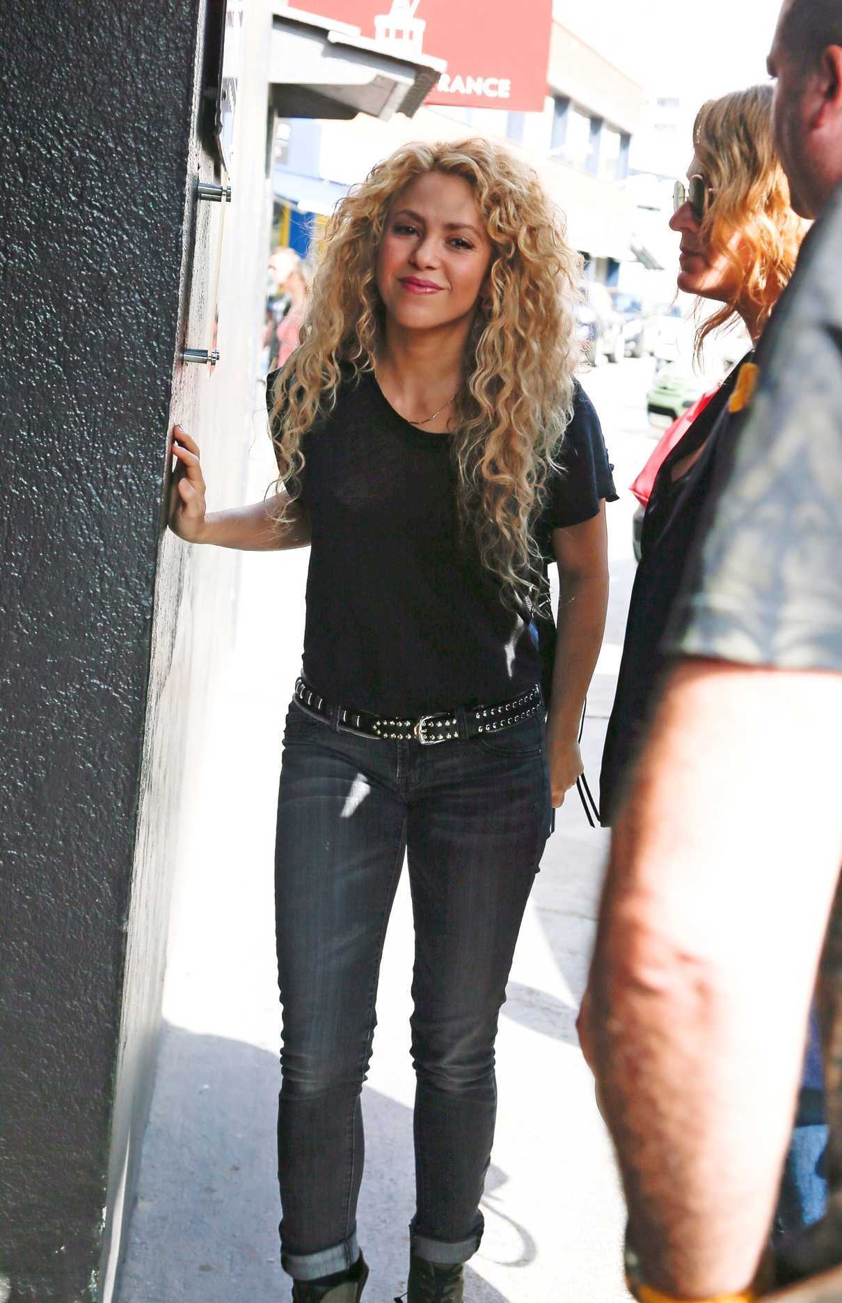 Shakira Leaves an Office Building in Barcelona 09/27/2017-3