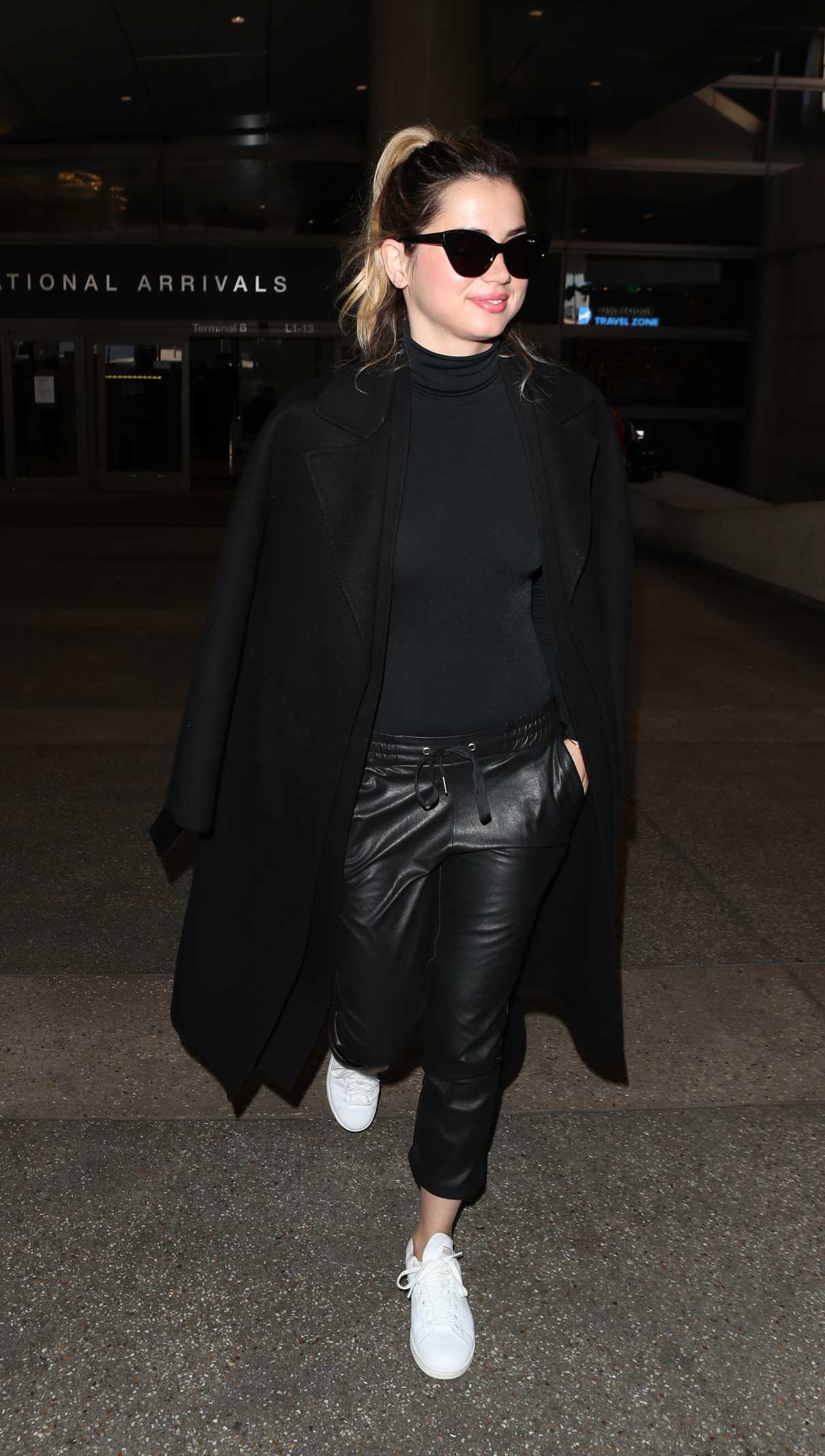 Ana De Armas Was Spotted at LAX Airport in Los Angeles 10/25/2017-2