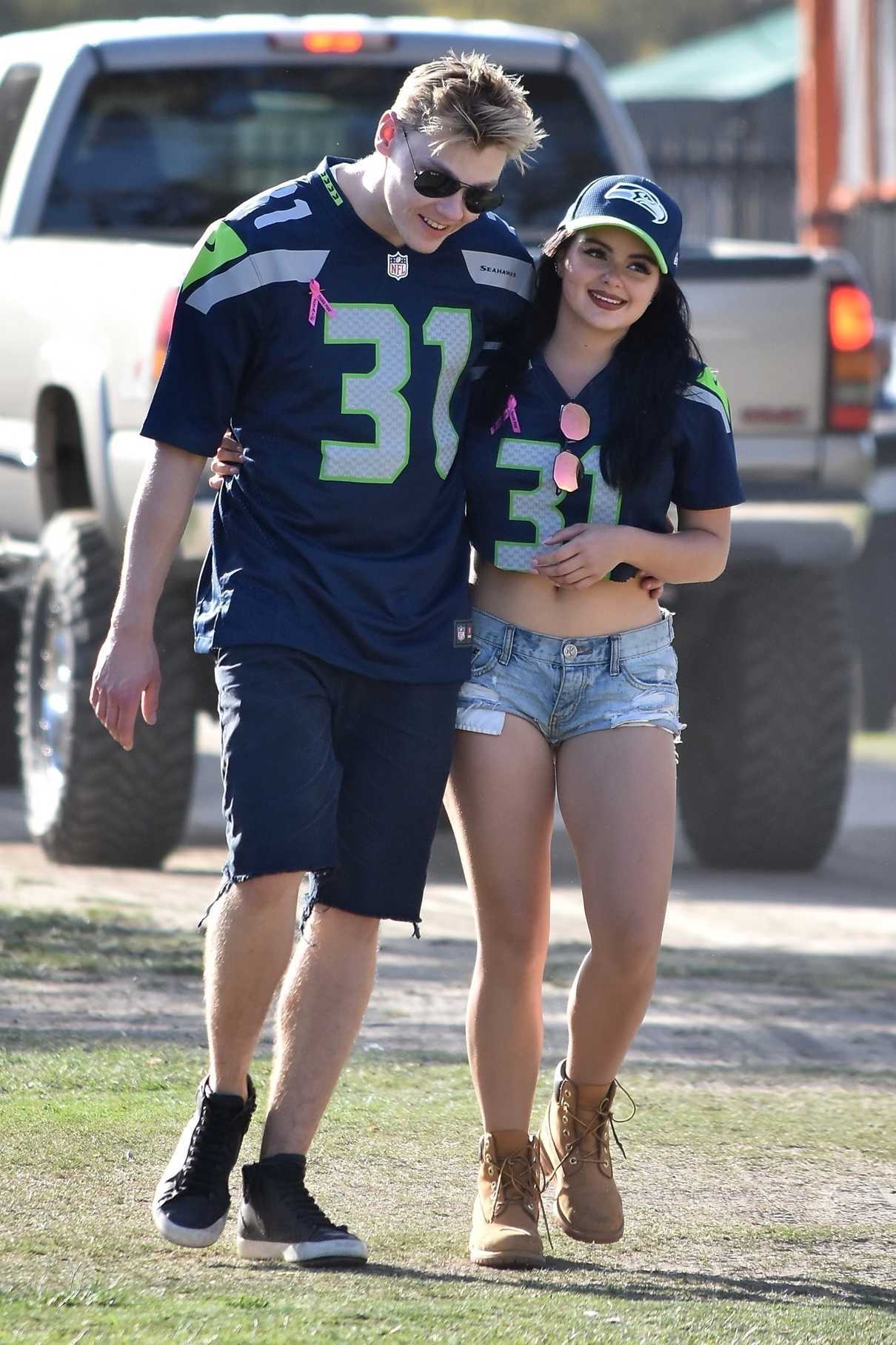 Ariel Winter Arrives at Los Angeles Rams vs Seattle Seahawks Game at Los Angeles Memorial Coliseum 10/08/2017-4