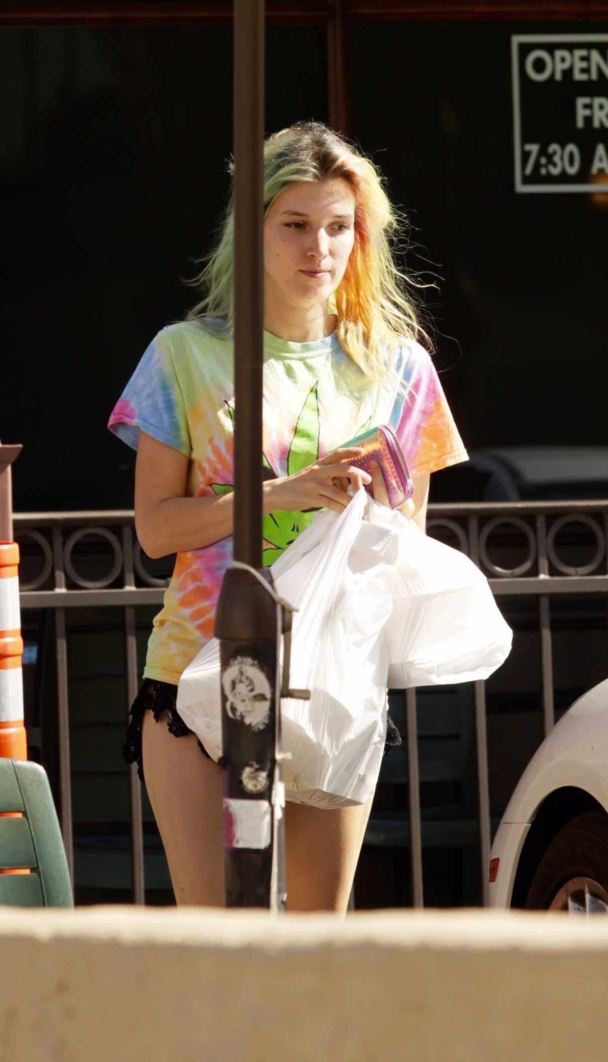 Dani Thorne Grabs Some Takeaway in Studio City 10/15/2017-3