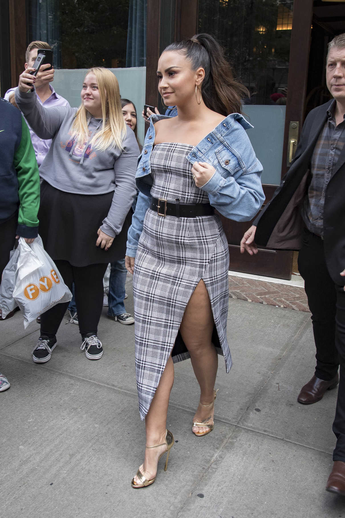 Demi Lovato Leaves Her Hotel in New York 09/29/2017-4