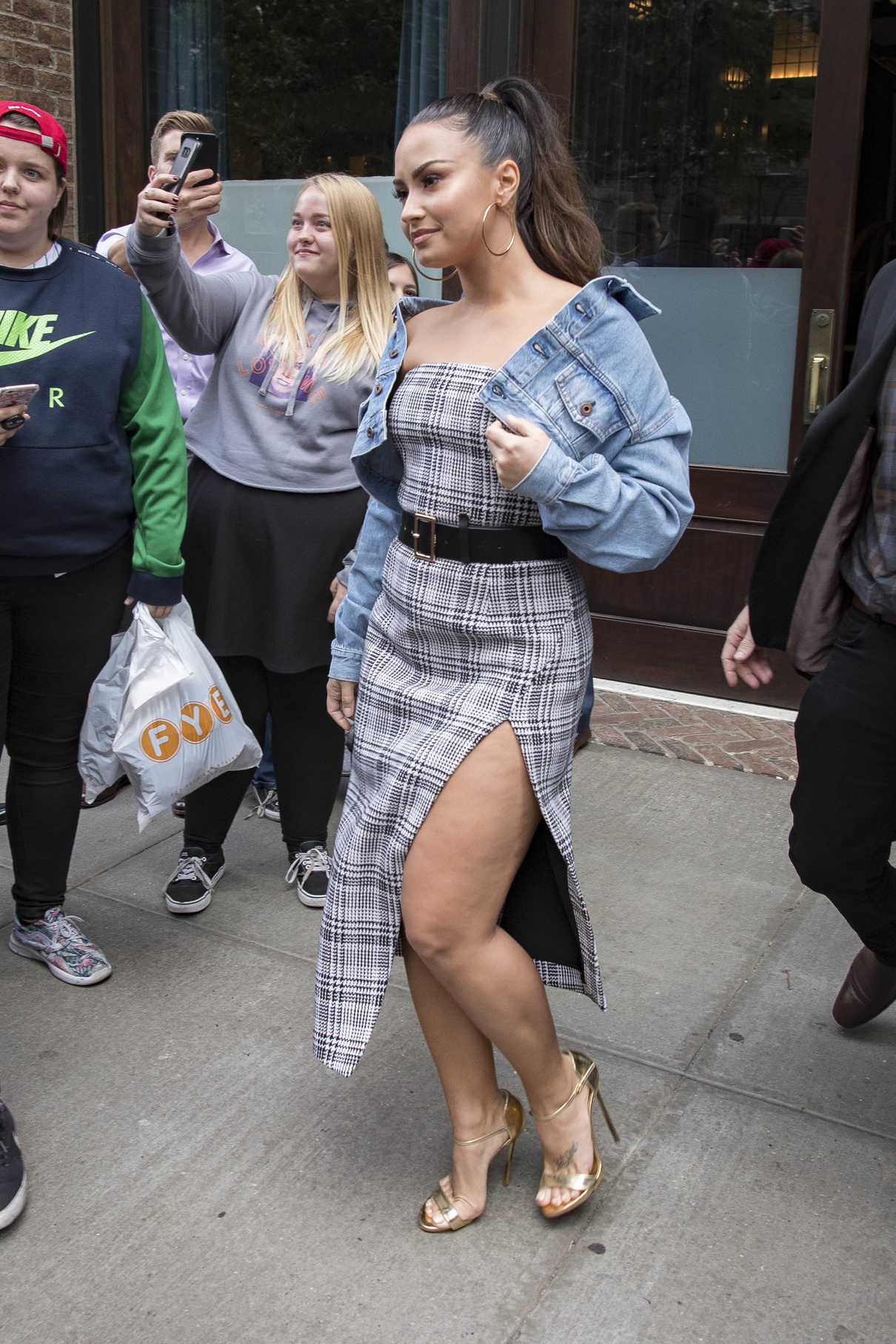 Demi Lovato Leaves Her Hotel in New York 09/29/2017-5