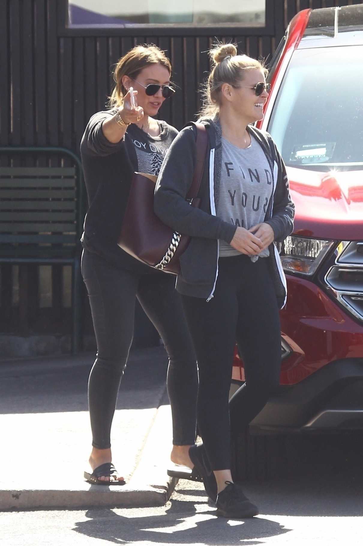 Hilary Duff Grabs a Meal at Katsuya With a Friend 10/09/2017-3