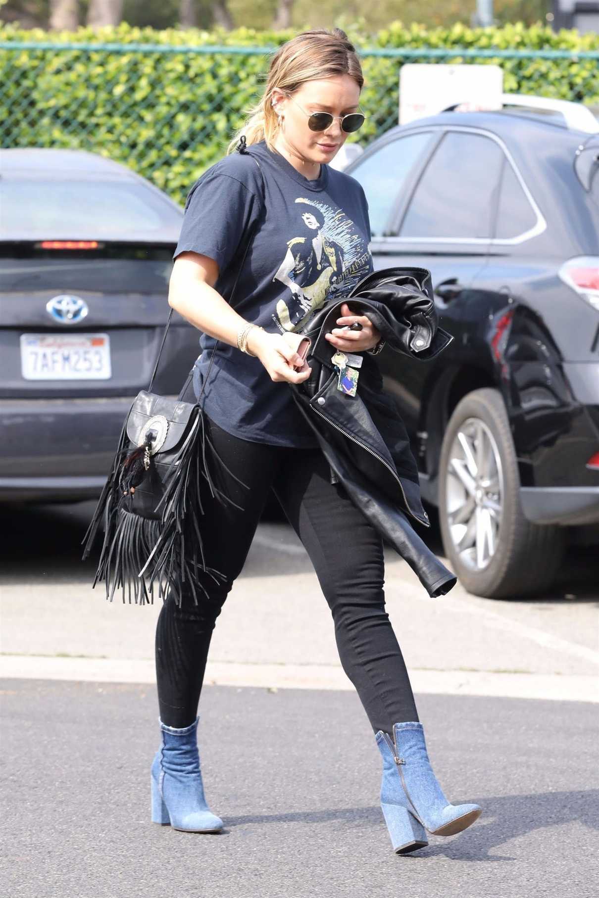 Hilary Duff Was Spotted Out in Beverly Hills 10/19/2017-3