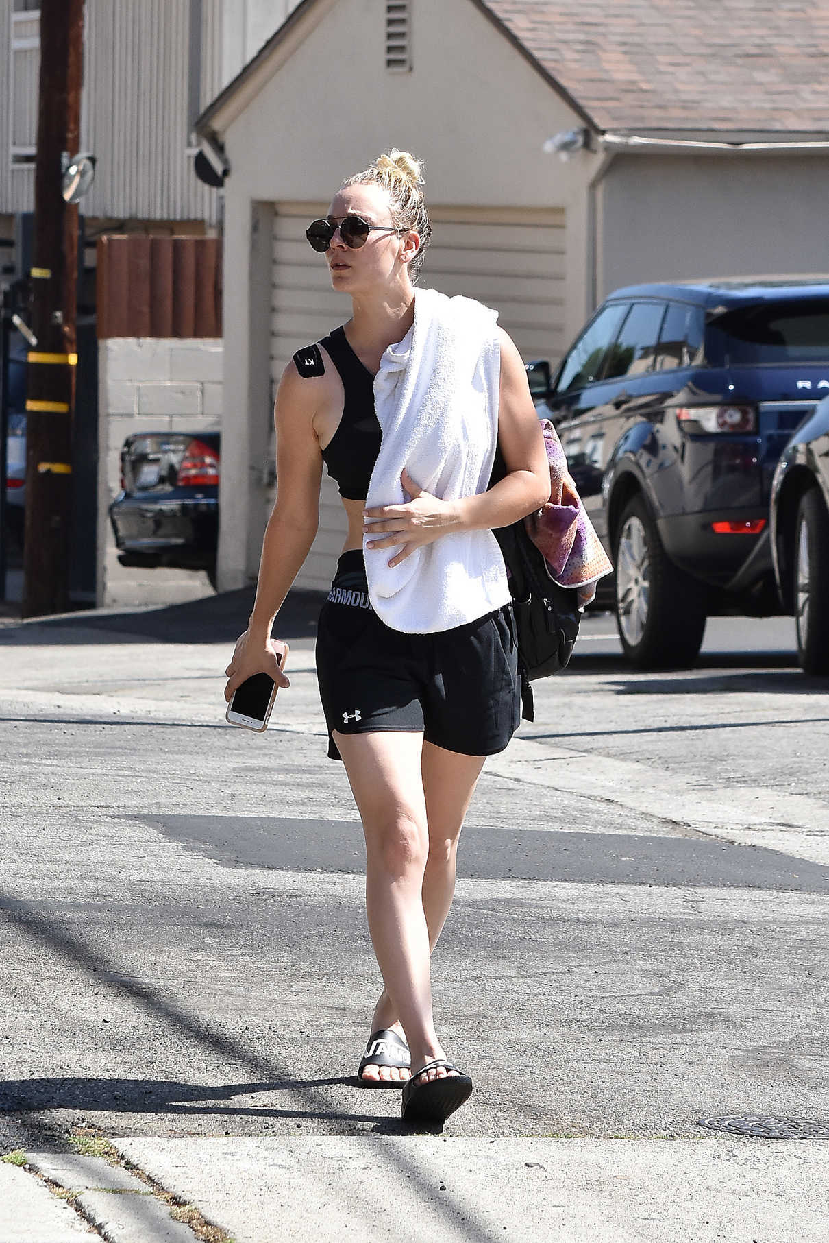 Kaley Cuoco Leaves Her Yoga Class in Los Angeles 10/02/2017-2