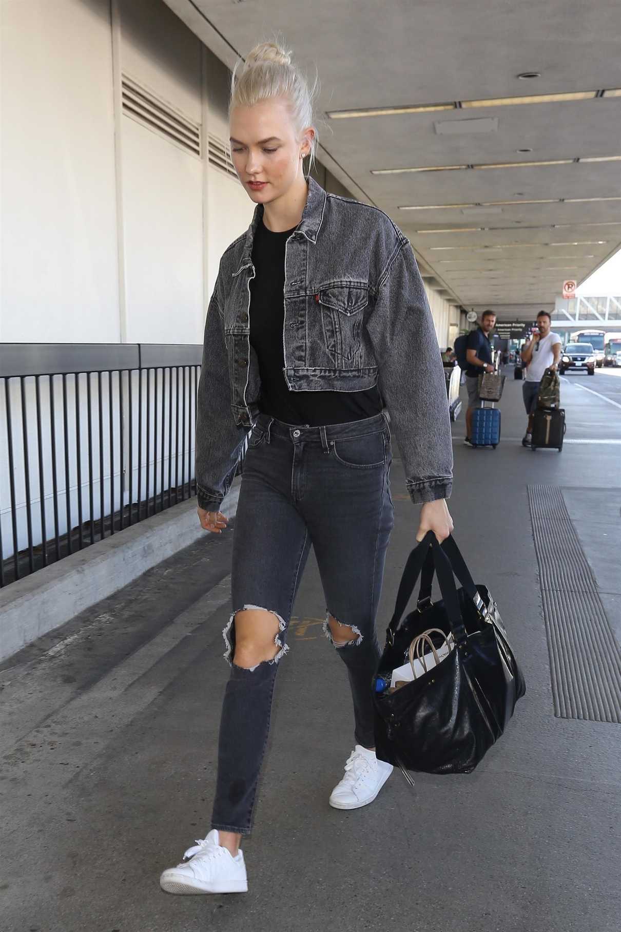 Karlie Kloss Was Spotted at LAX Airport in LA 10/15/2017-5