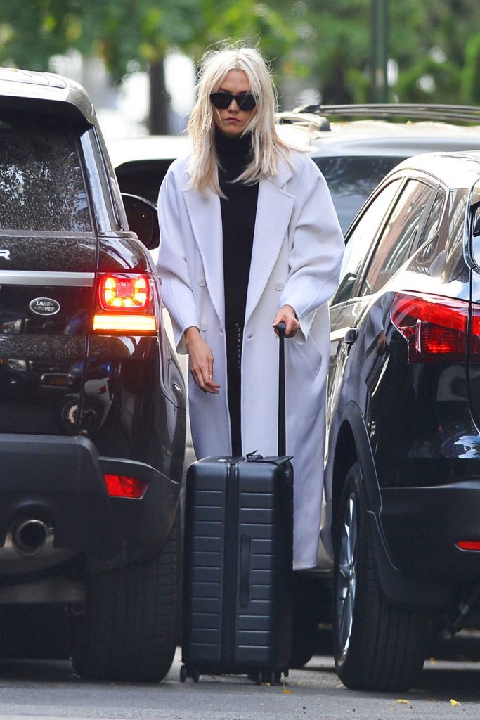 Karlie Kloss Wears a Long White Coat Out in NYC 10/07/2017-1