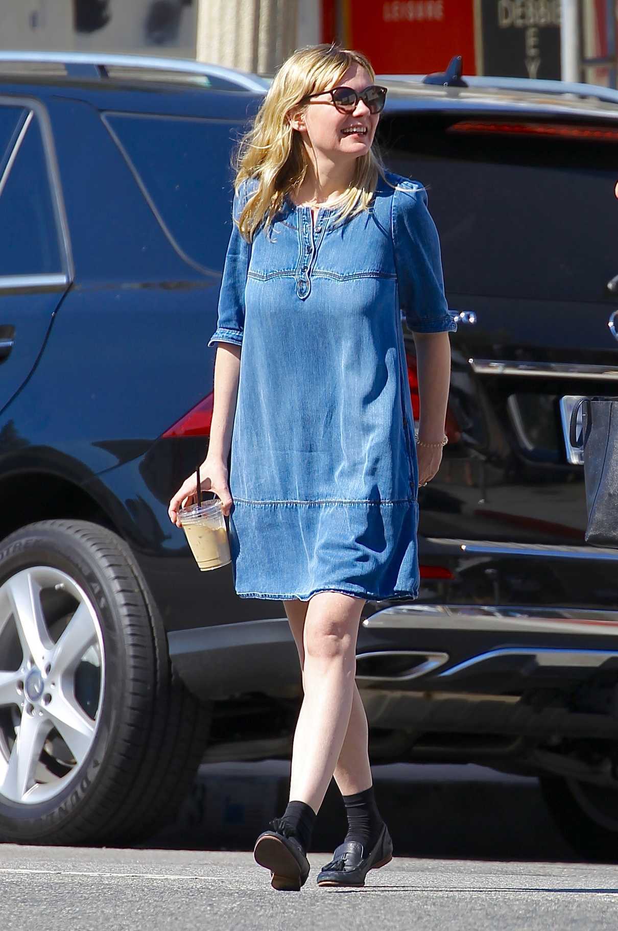 Kirsten Dunst Was Seen Out in Studio City 10/06/2017-2