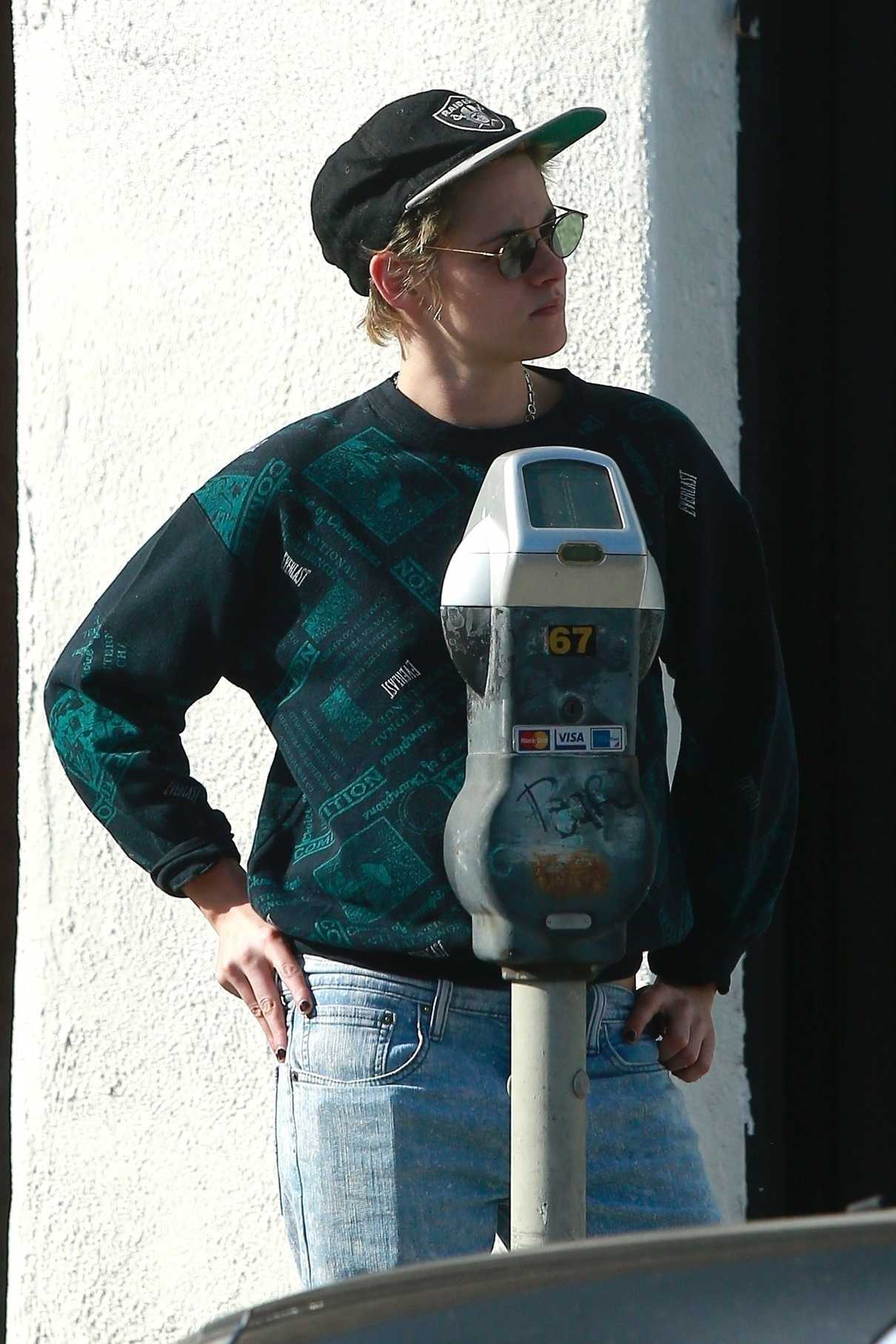 Kristen Stewart Was Seen Out in Los Angeles 10/02/2017-3