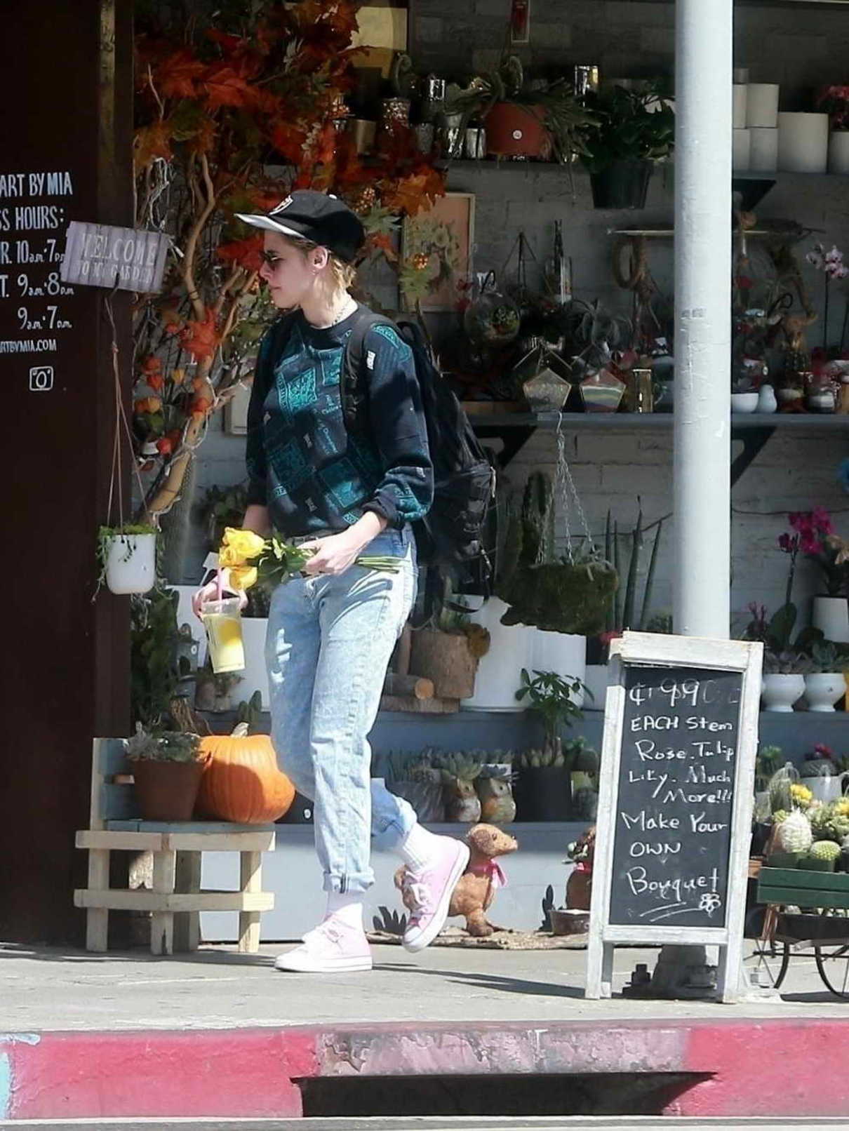 Kristen Stewart Was Seen Out in Los Angeles 10/02/2017-5