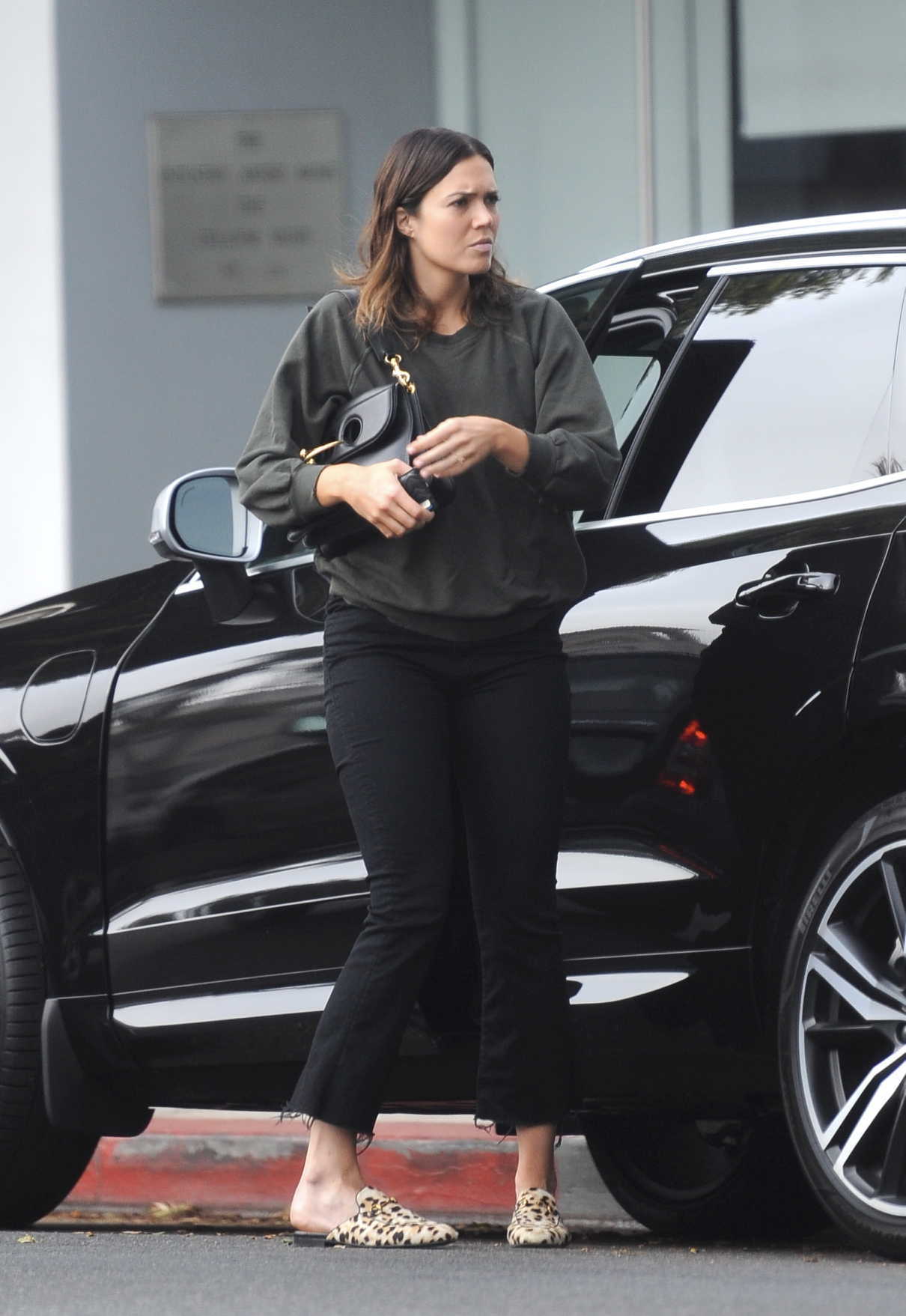 Mandy Moore Was Seen Out in Beverly Hills 10/28/2017-4