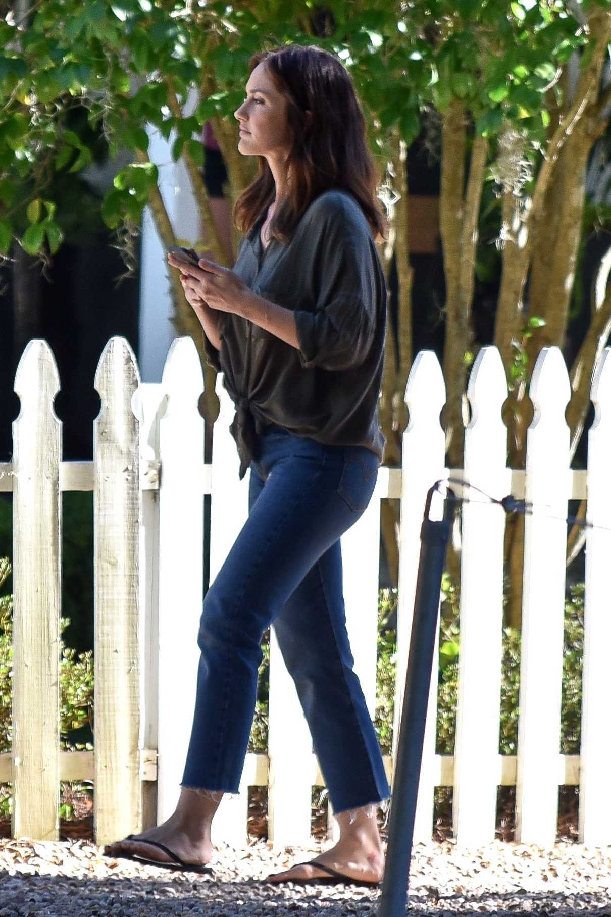 Minka Kelly on the Set of The Beach House in Savannah 10/25/2017-4