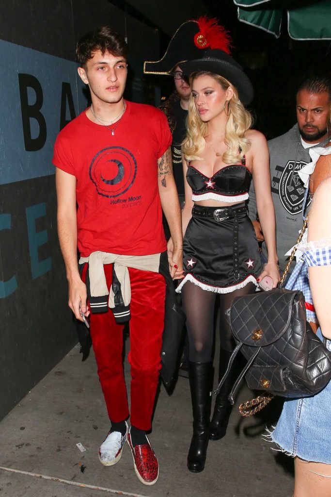 Nicola Peltz Arrives With Anwar Hadid at Matthew Morrison's 8th Annual Halloween Party in West Hollywood 10/28/2017-1