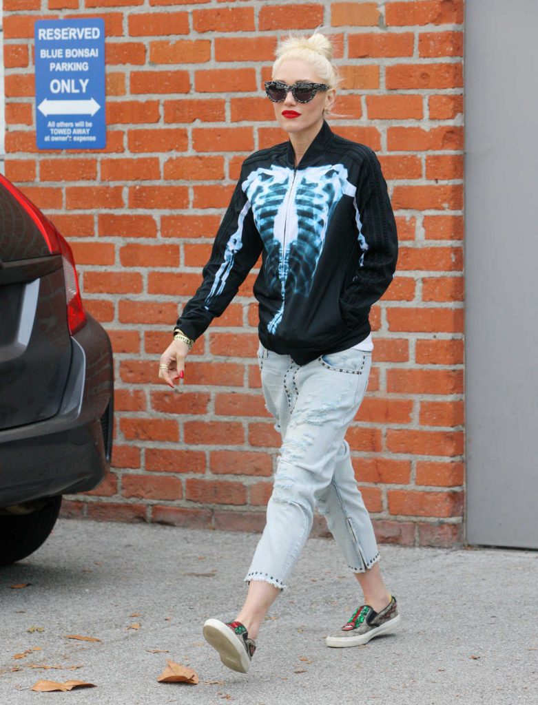 Gwen Stefani Leaves a Studios in Los Angeles 10/31/2017-1