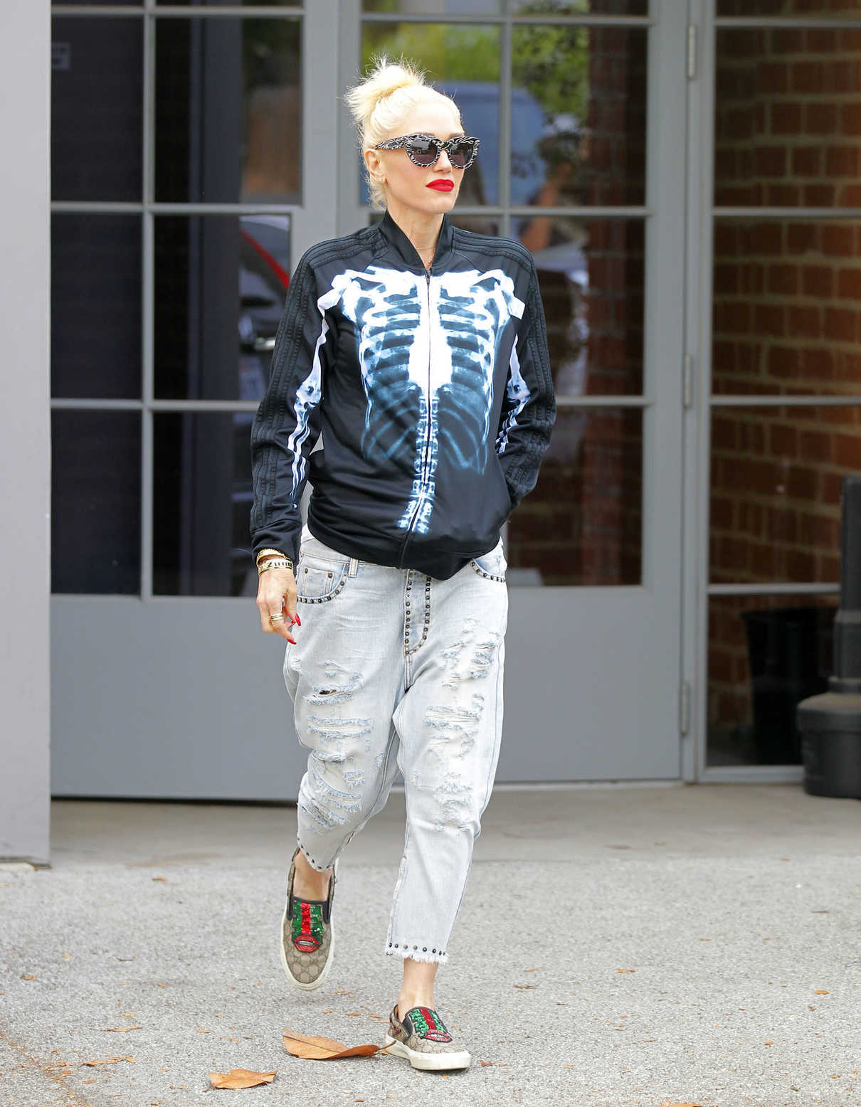 Gwen Stefani Leaves a Studios in Los Angeles 10/31/2017-5