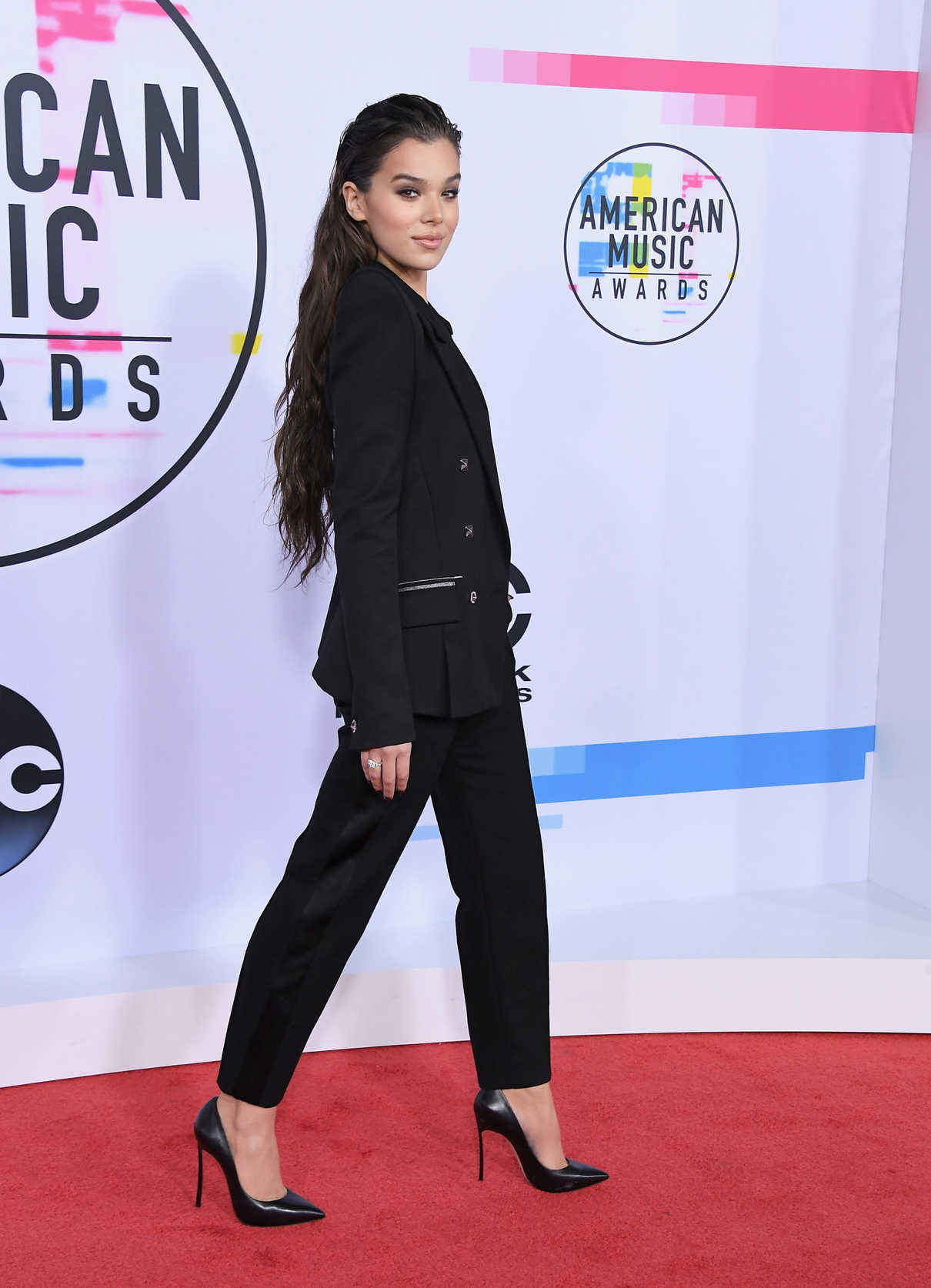 Hailee Steinfeld at 2017 American Music Awards at the Microsoft Theater in Los Angeles 11/19/2017-3