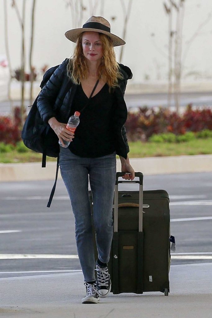 Heather Graham Arrives at Cancun International Airport in Mexico 11/09/2017-1