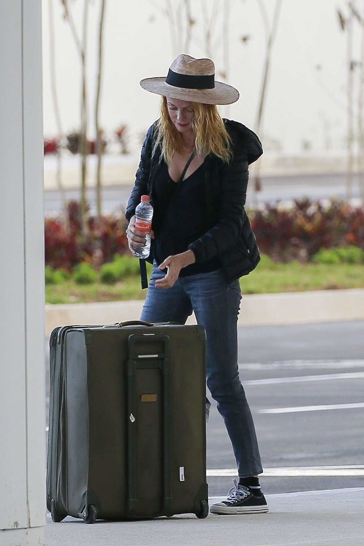 Heather Graham Arrives at Cancun International Airport in Mexico 11/09/2017-2