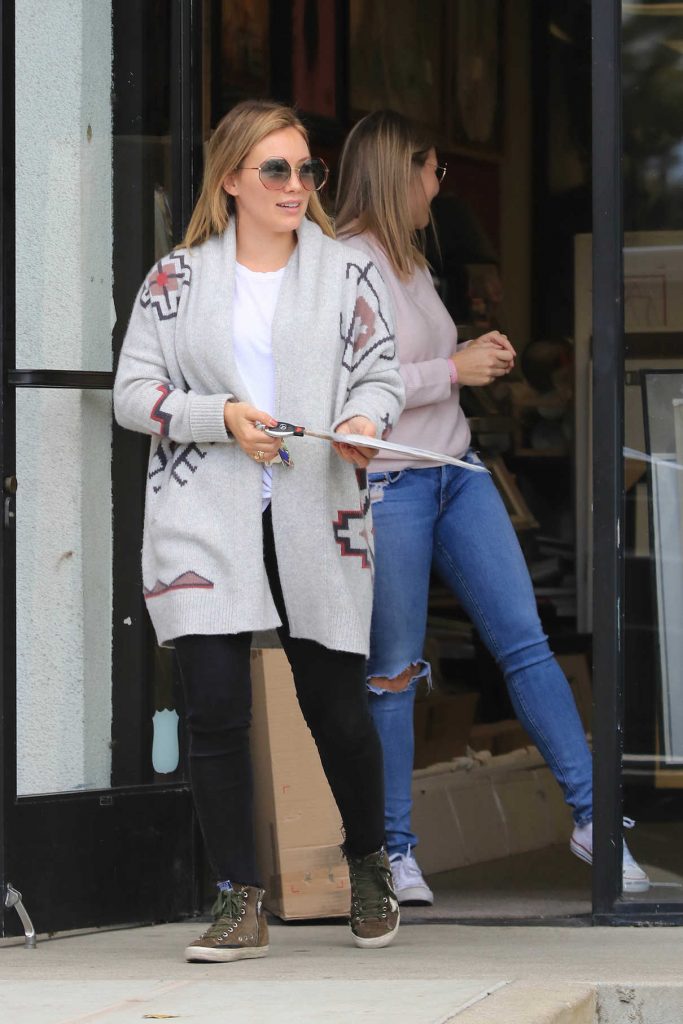 Hilary Duff Visits a Frame Store in Studio City 11/03/2017-1