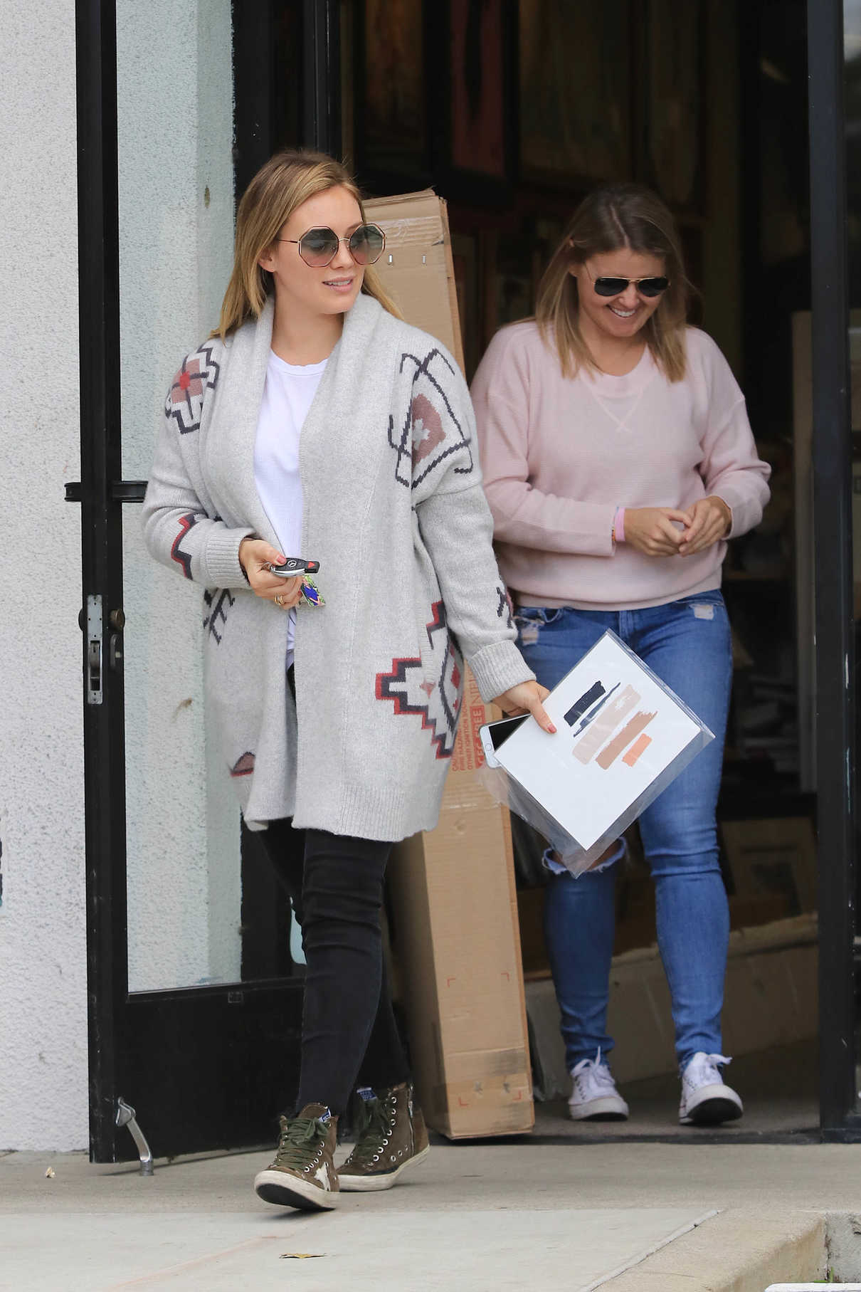 Hilary Duff Visits a Frame Store in Studio City 11/03/2017-2