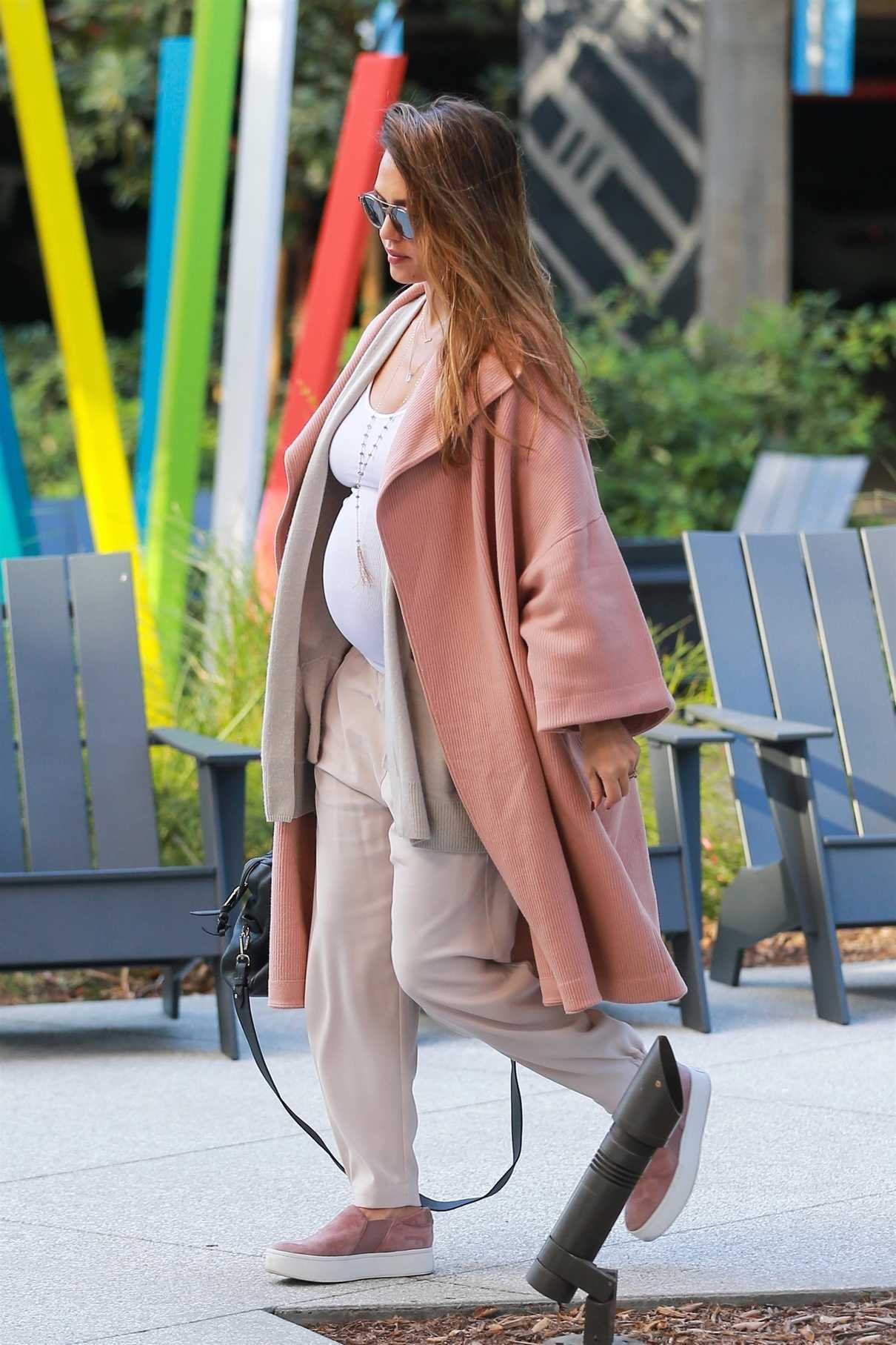 Jessica Alba Was Seen Out in Los Angeles 11/07/2017-4