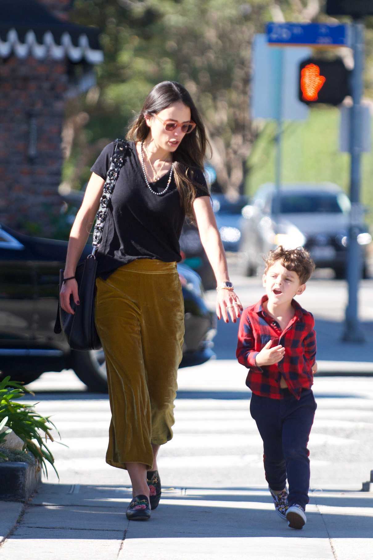 Jordana Brewster Was Seen Out in LA 11/22/2017-2