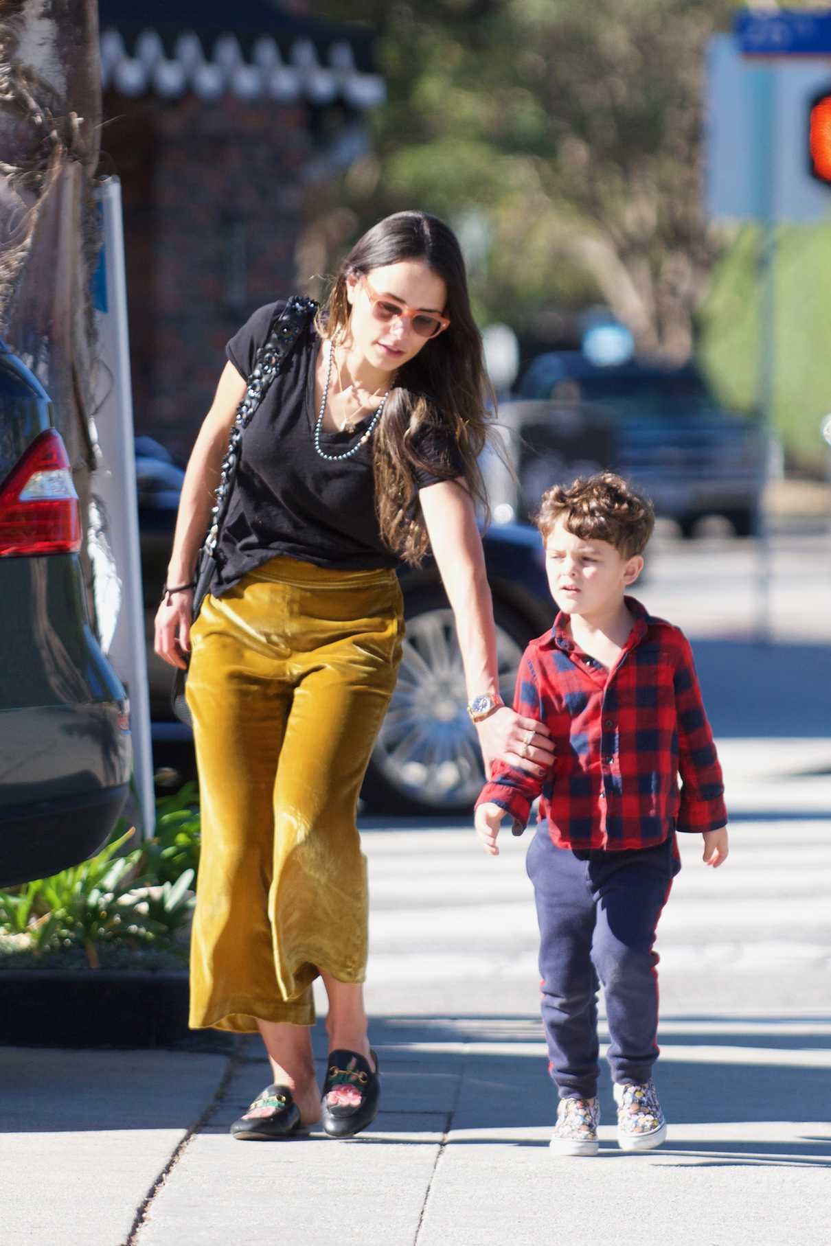 Jordana Brewster Was Seen Out in LA 11/22/2017-3