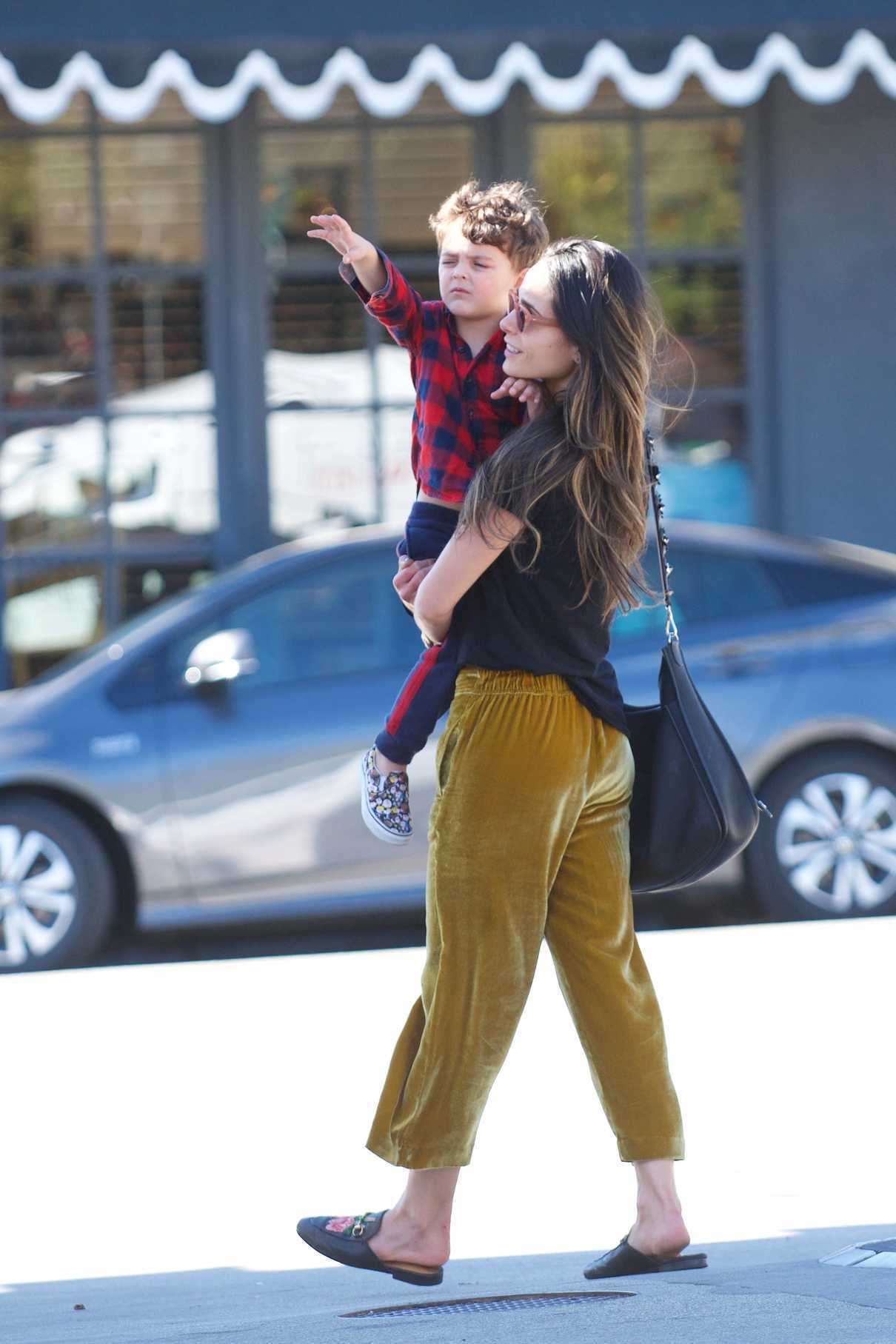 Jordana Brewster Was Seen Out in LA 11/22/2017-4