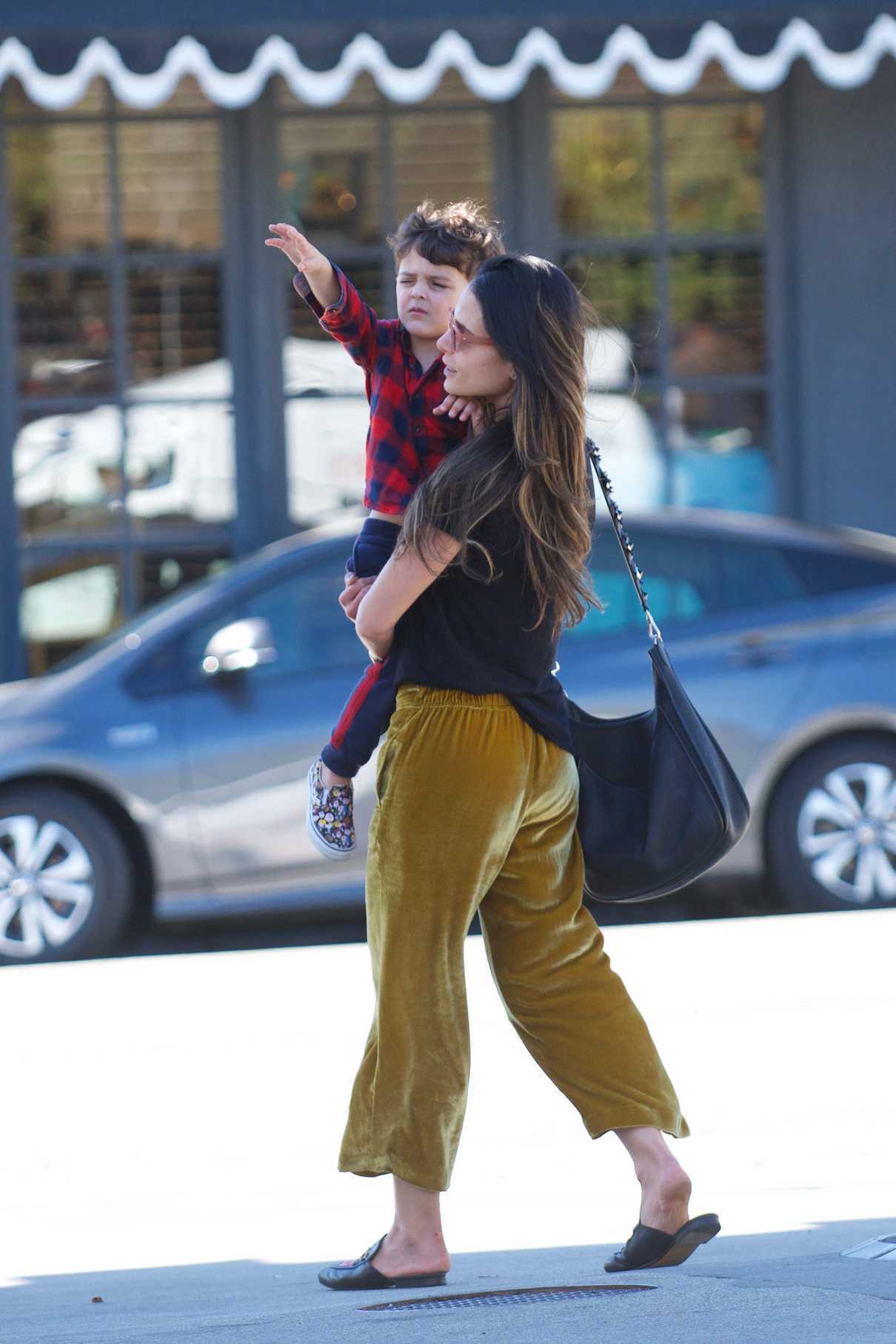 Jordana Brewster Was Seen Out in LA 11/22/2017-5