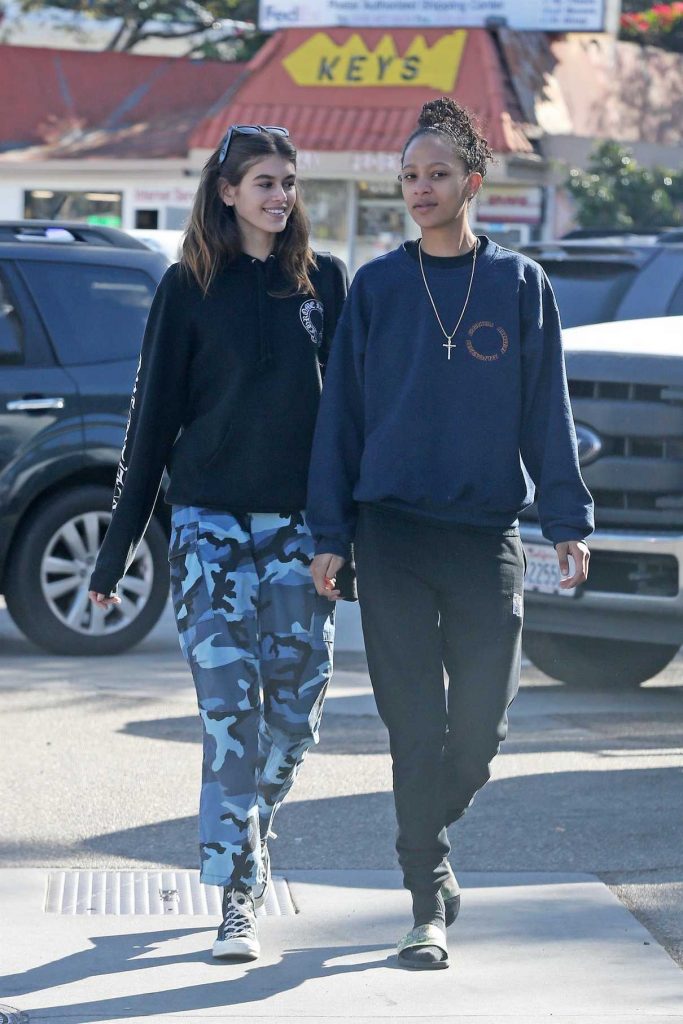 Kaia Gerber Was Seen Out With a Friend in Malibu 11/27/2017-2 – LACELEBS.CO