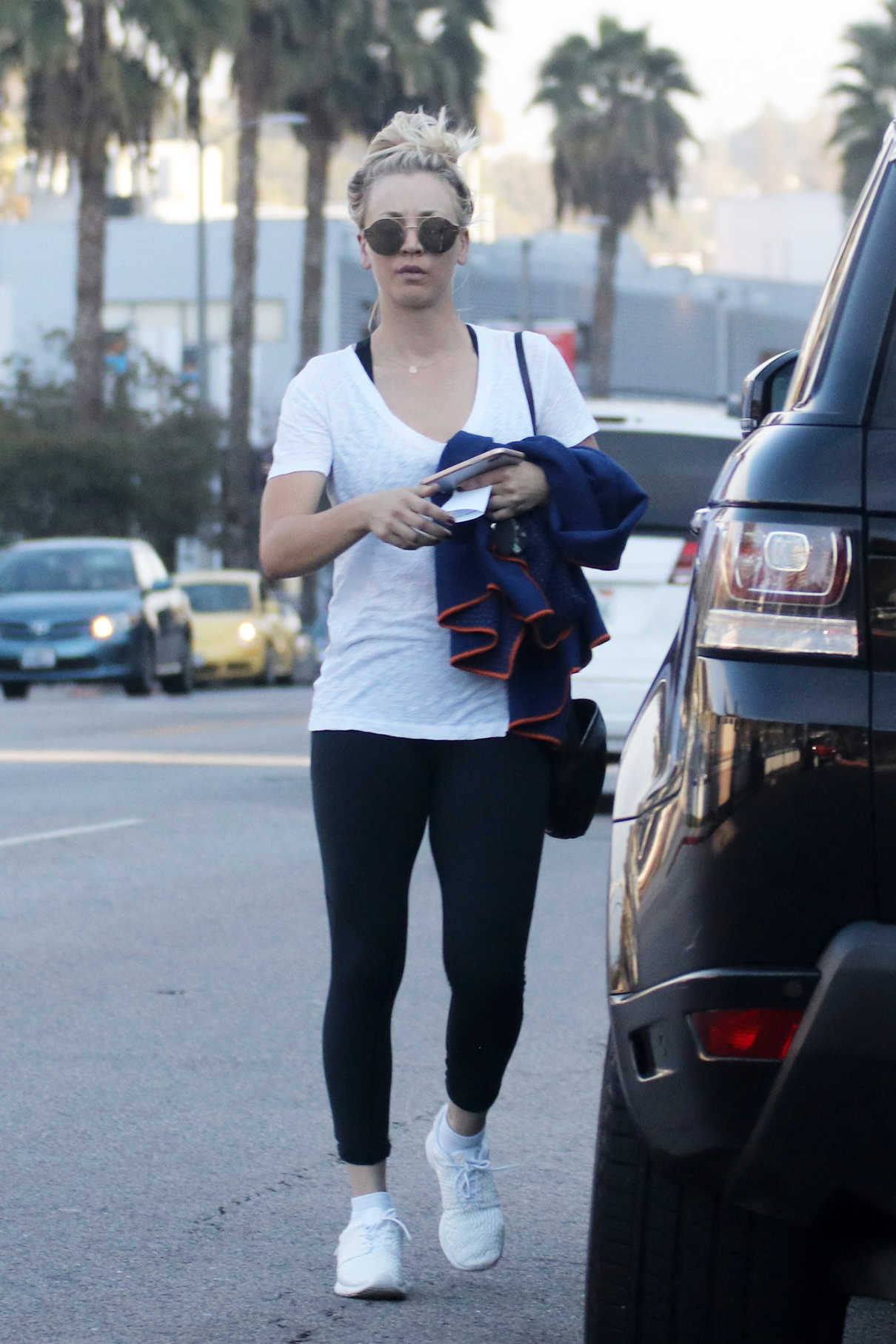 Kaley Cuoco Leaves a Yoga Class in Sherman Oaks 11/15/2017-4