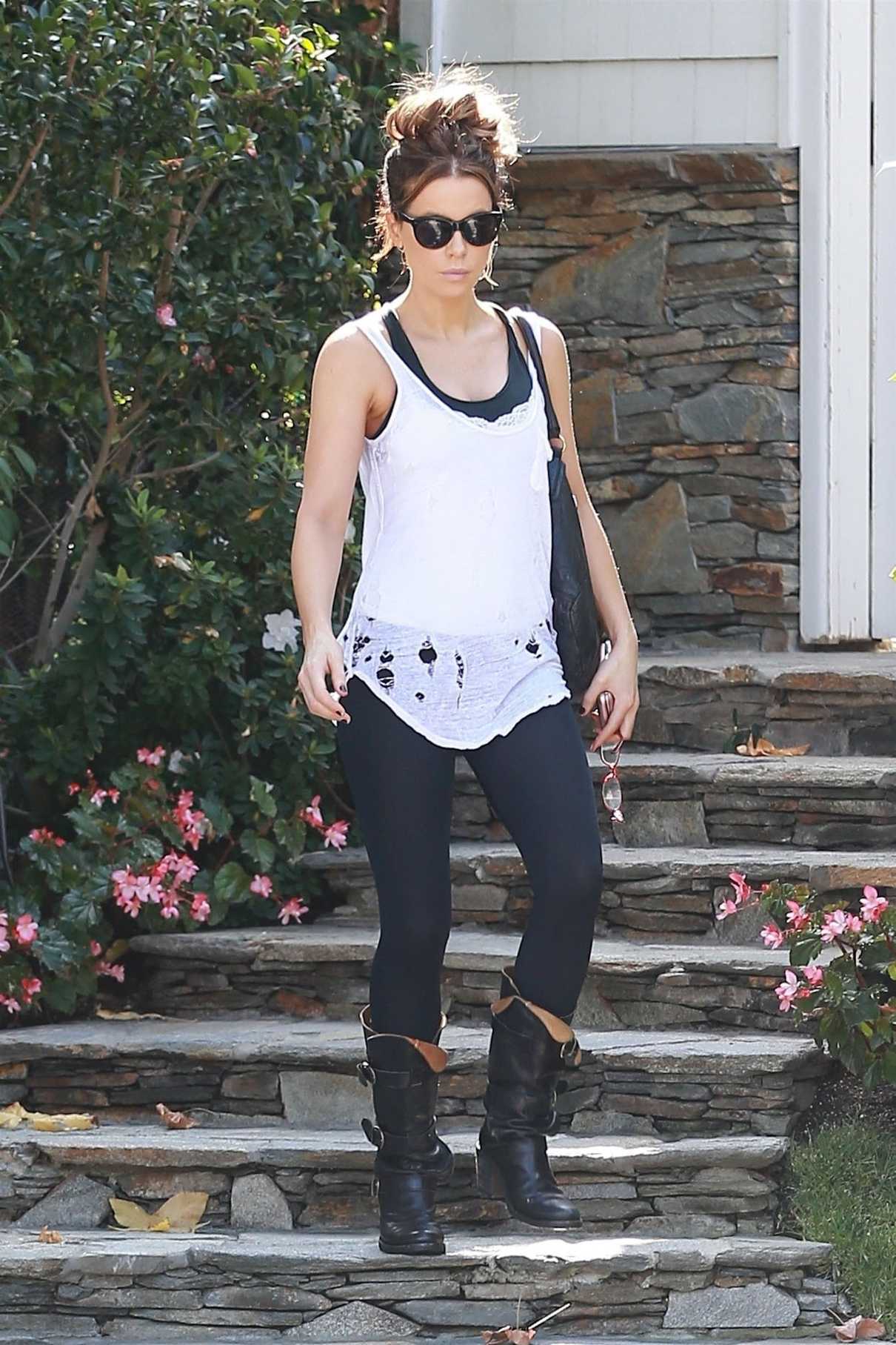 Kate Beckinsale Wears a Ripped Tank Top Out in Los Angeles 11/10/2017-3