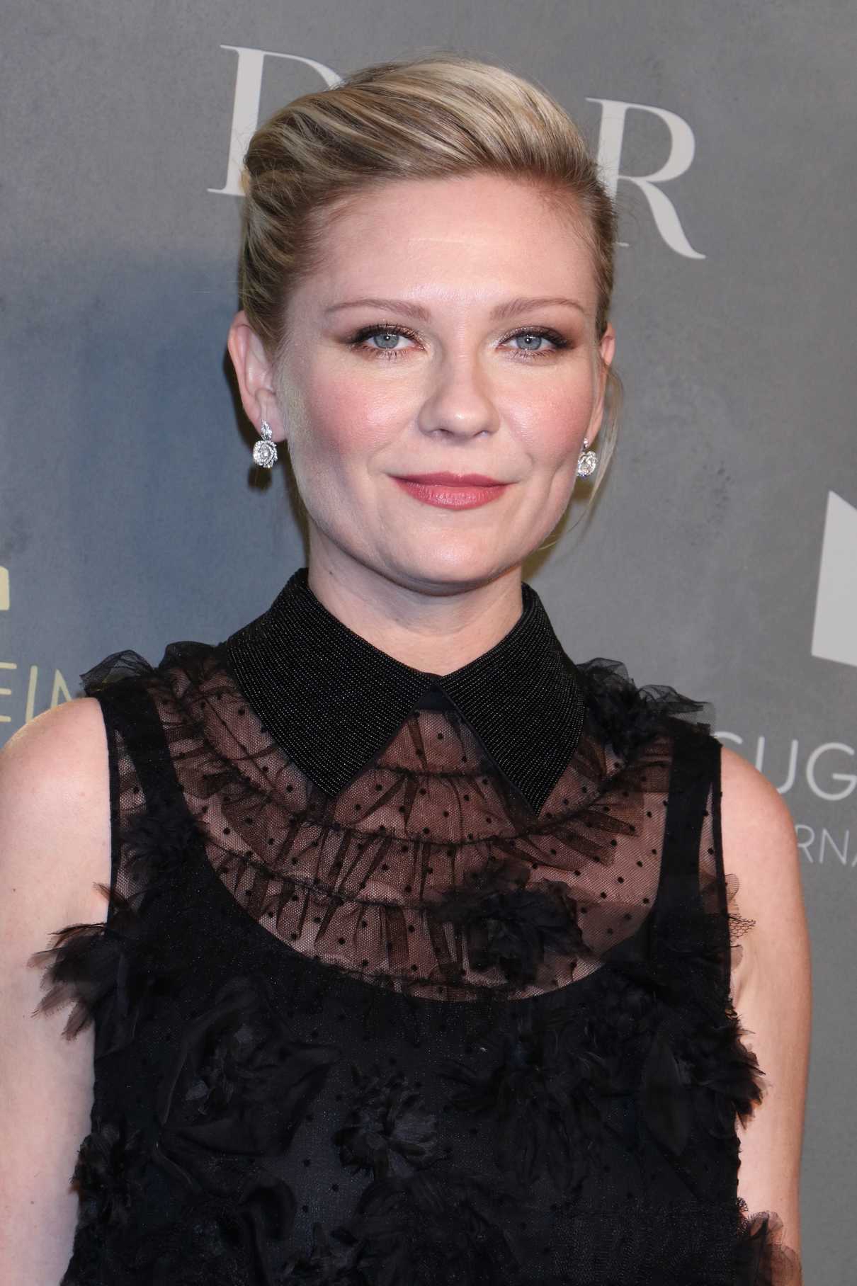 Kirsten Dunst at 2017 Guggenheim International Gala in New York City 11/16/2017-5