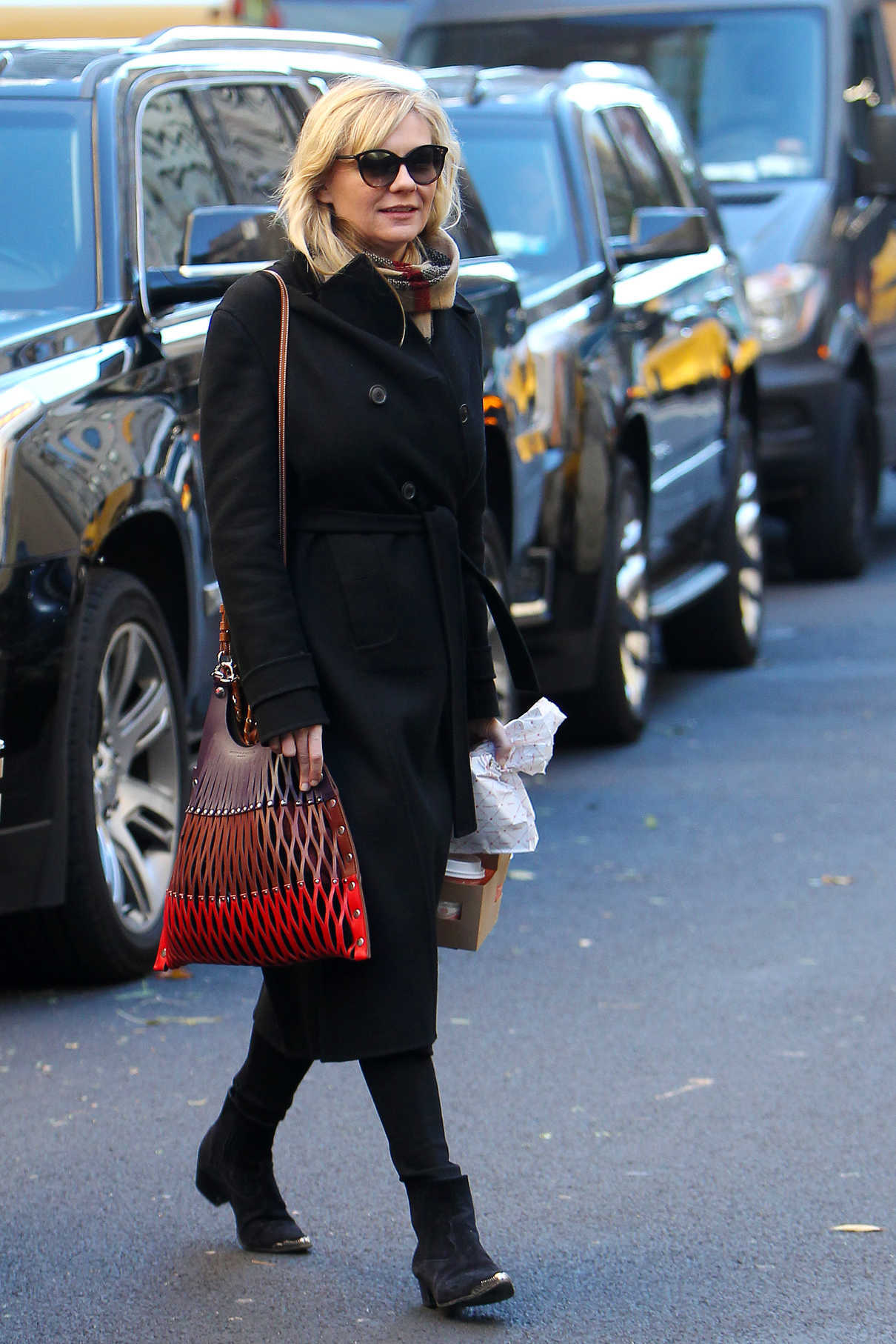 Kirsten Dunst Was Seen Out in New York City 11/17/2017-2