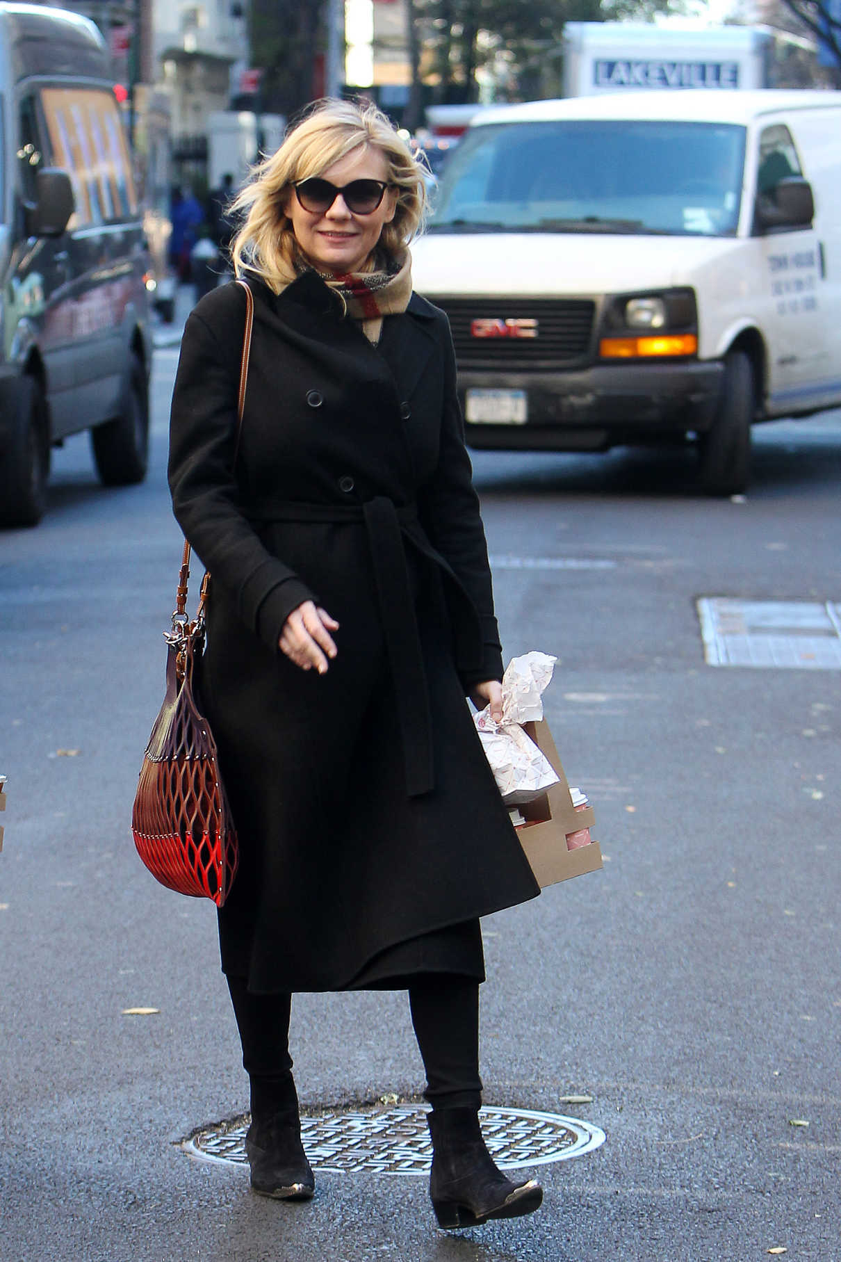 Kirsten Dunst Was Seen Out in New York City 11/17/2017-4