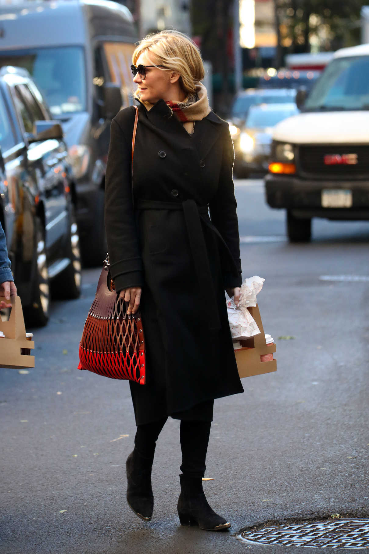 Kirsten Dunst Was Seen Out in New York City 11/17/2017-5