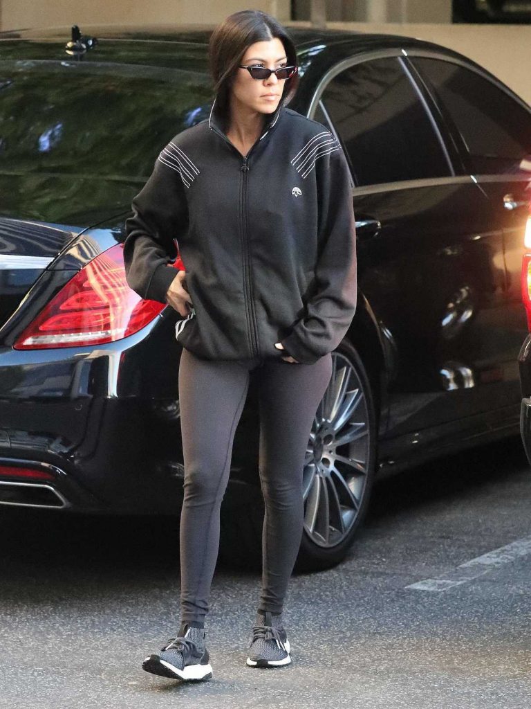 Kourtney Kardashian Was Seen Out in Los Angeles 11/14/2017-1