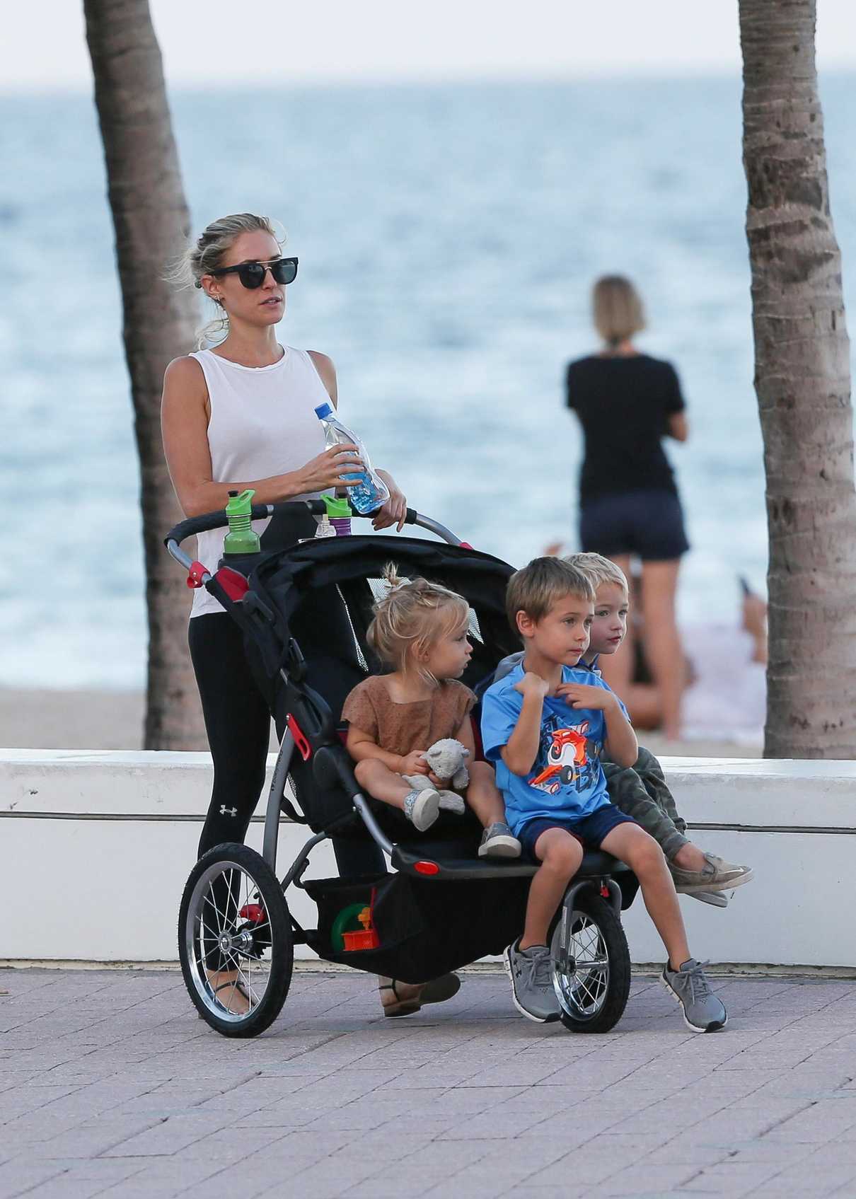 Kristin Cavallari Was Seen With Her Three Kids Beside the Ocean in Fort Lauderdale 11/22/2017-2