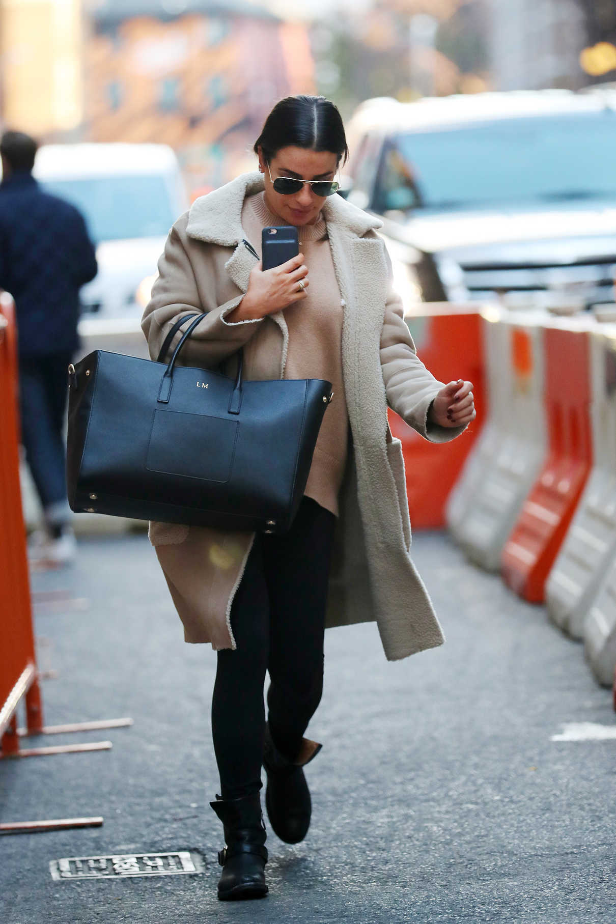Lea Michele Arrives in New York City to Celebrate the Holidays With Family 11/20/2017-3