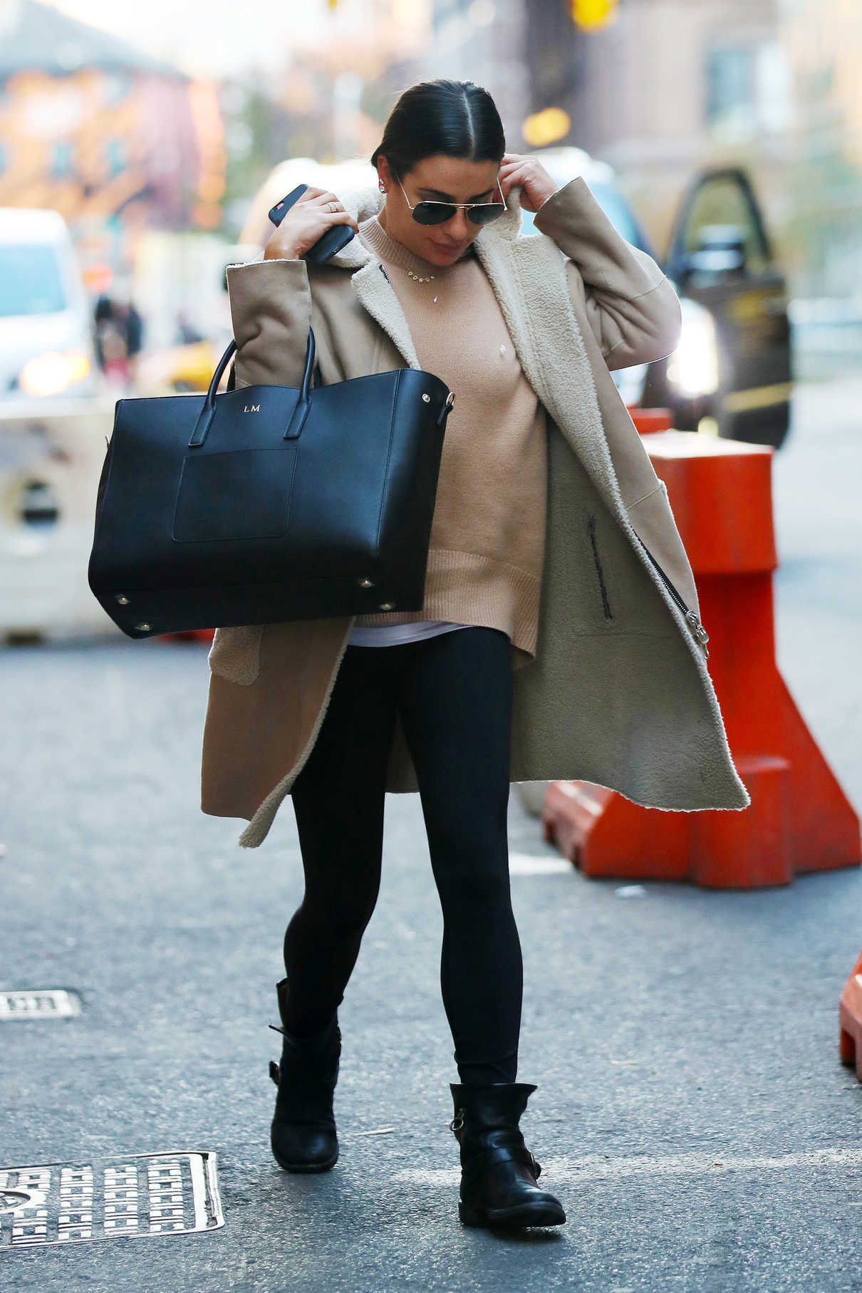 Lea Michele Arrives in New York City to Celebrate the Holidays With Family 11/20/2017-4
