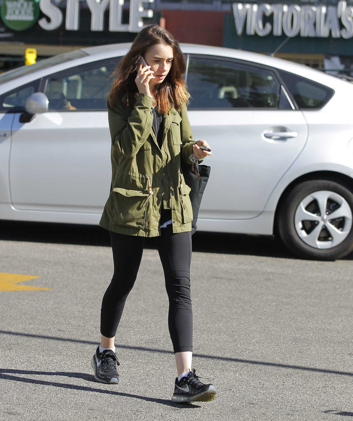 Lily Collins Was Spotted Out in Hollywood 11/28/2017-2