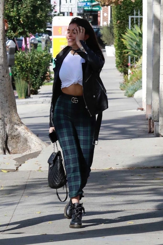 Madison Beer Bares Her Belly Out in Los Angeles 11/03/2017-1