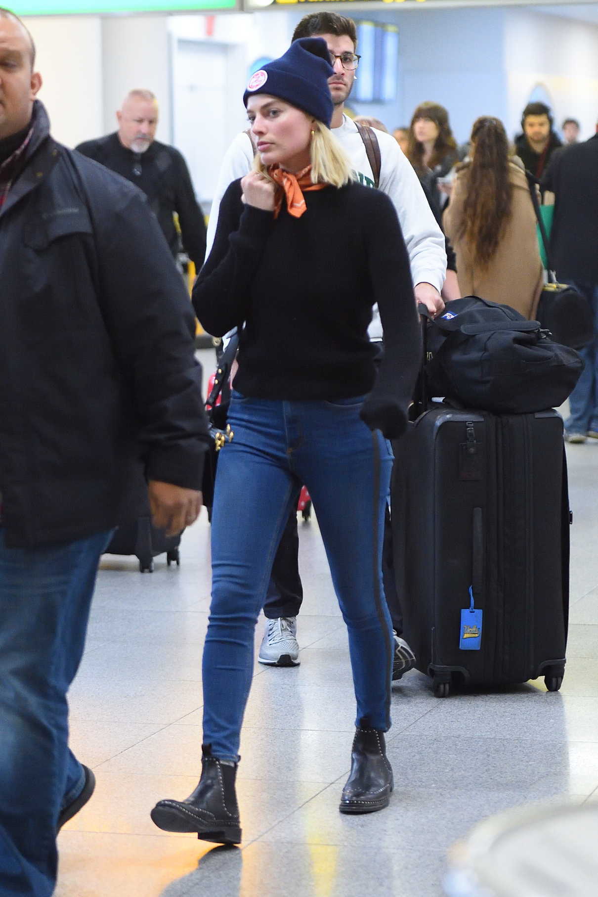 Margot Robbie Arrives at JFK Airport in NYC 11/26/2017-3