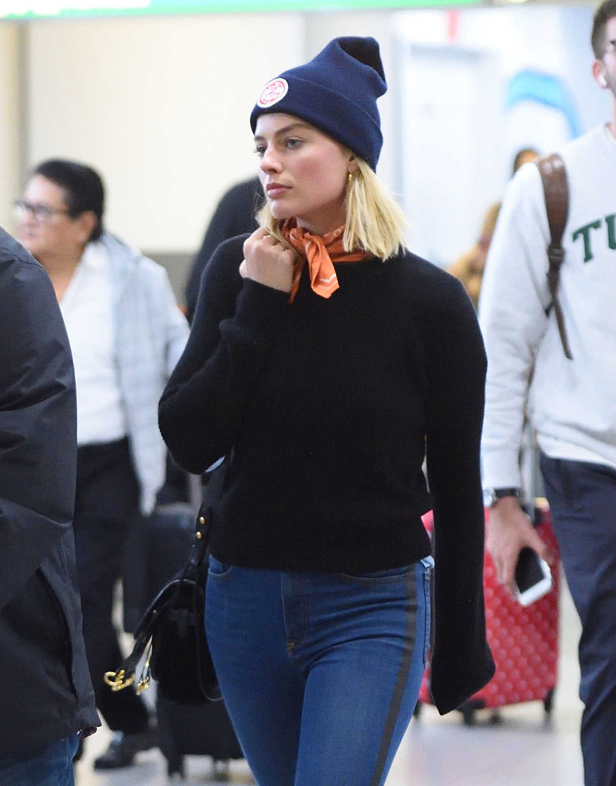 Margot Robbie Arrives at JFK Airport in NYC 11/26/2017-5