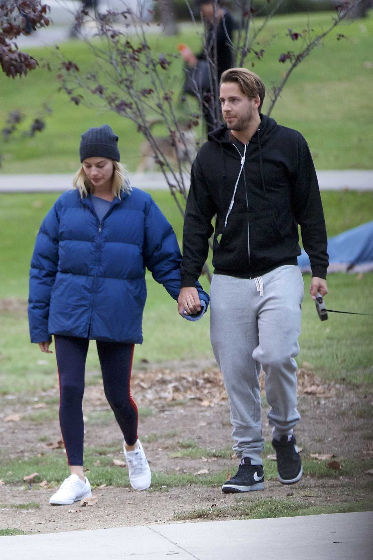 Margot Robbie Was Seen at a Park in Los Angeles 11/02/2017-2