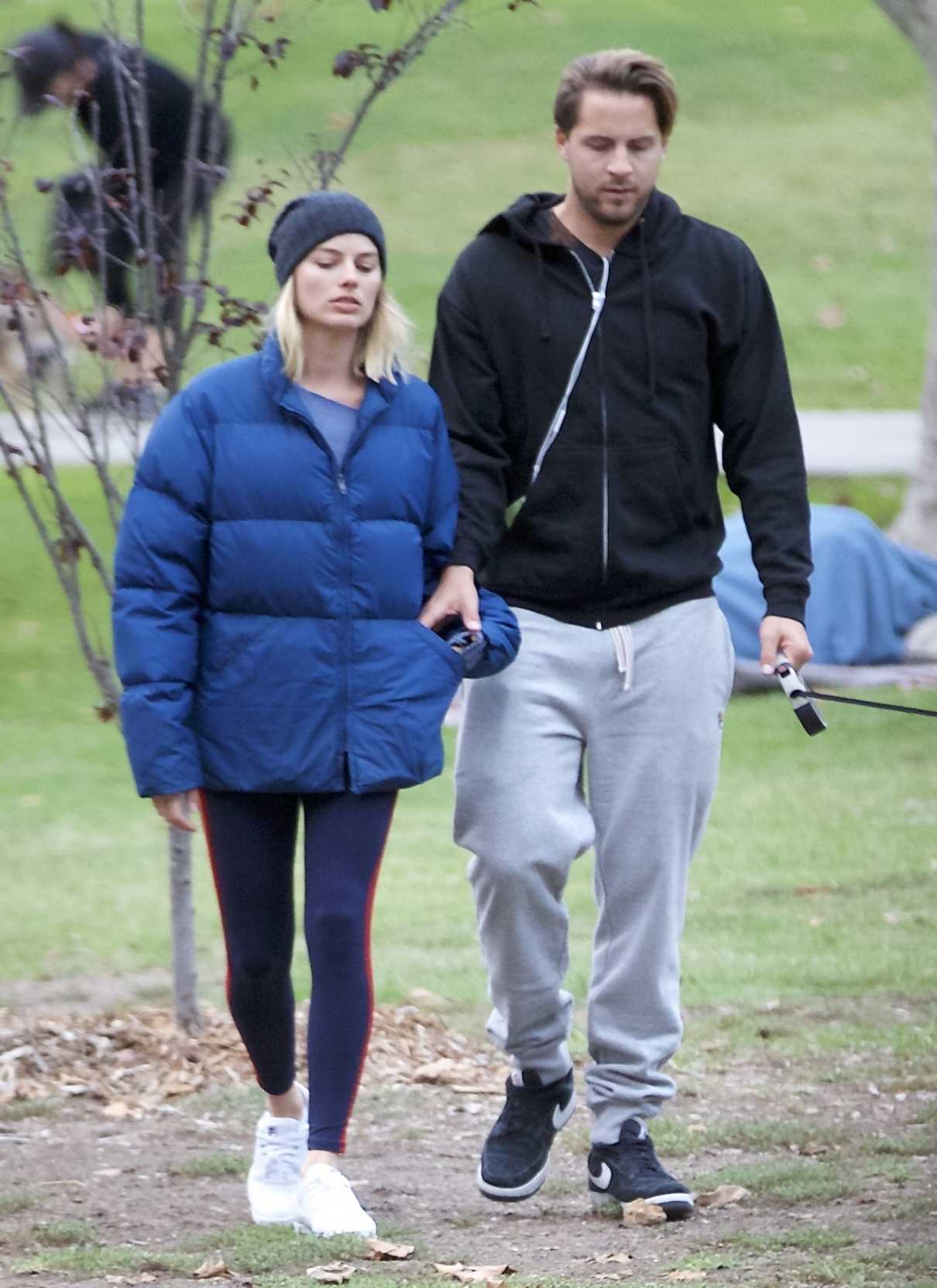 Margot Robbie Was Seen at a Park in Los Angeles 11/02/2017-4