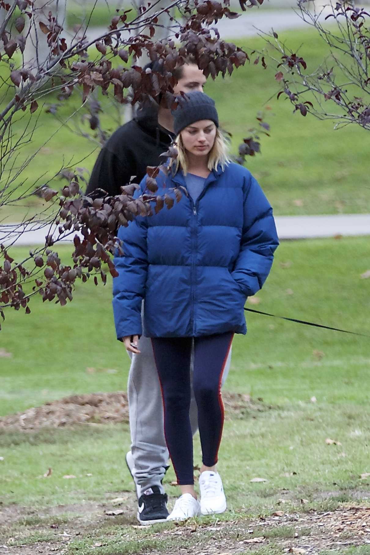 Margot Robbie Was Seen at a Park in Los Angeles 11/02/2017-5