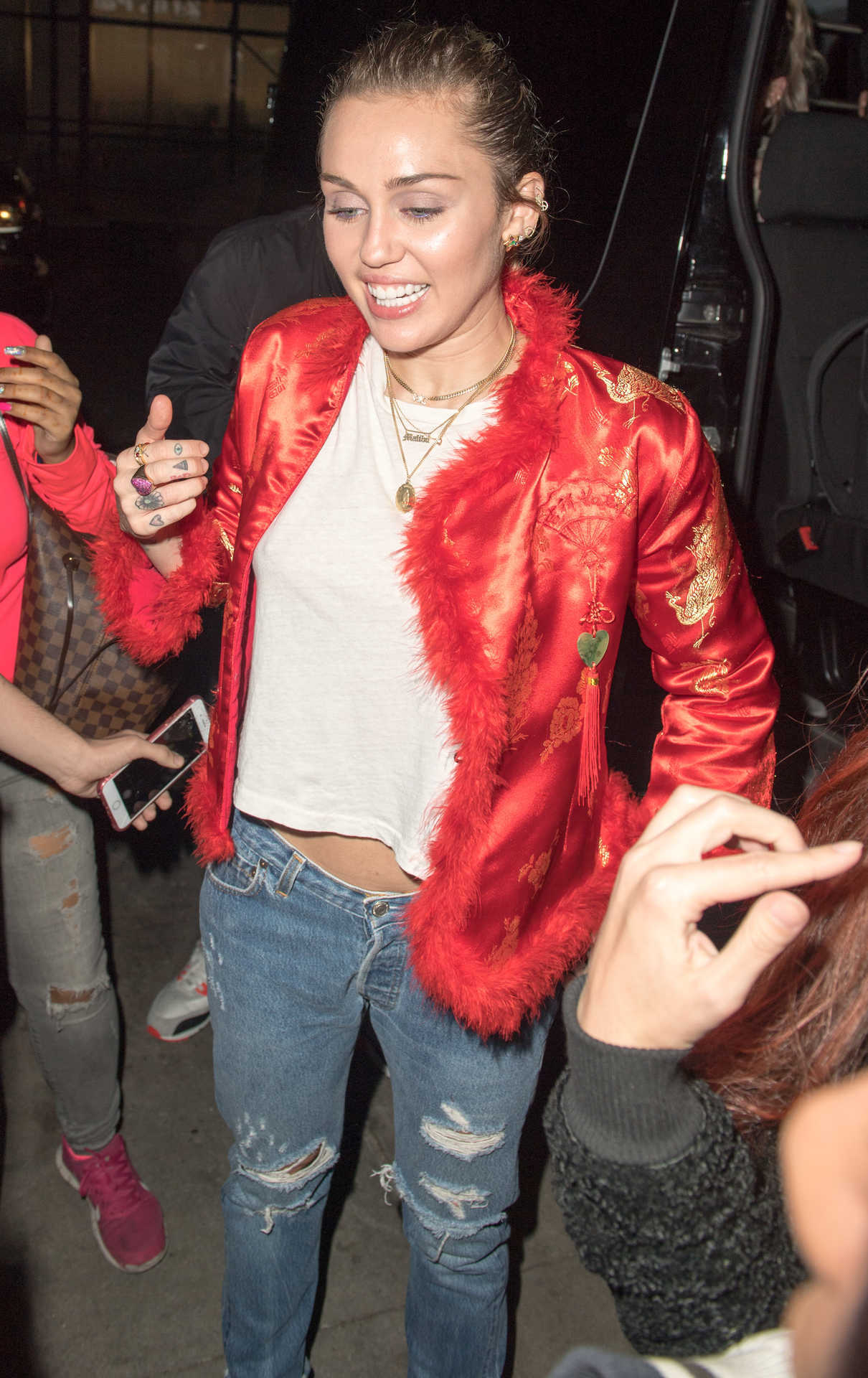Miley Cyrus Meets the Fans Outside Her Hotel in NYC 11/03/2017-2