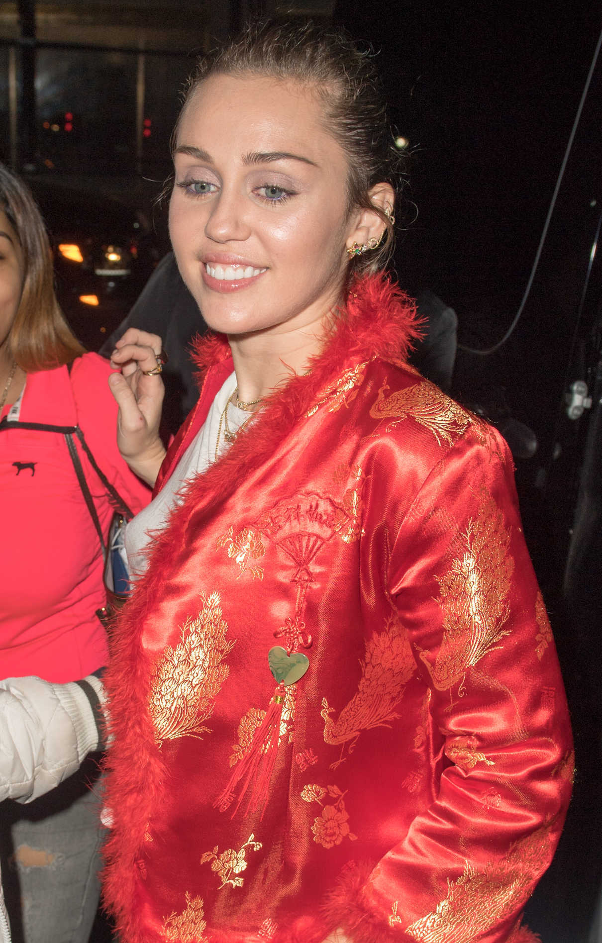 Miley Cyrus Meets the Fans Outside Her Hotel in NYC 11/03/2017-3