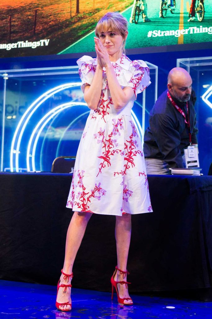 Natalia Dyer at the Playstation Stand During 2017 Paris Games Week in Paris 11/02/2017-1